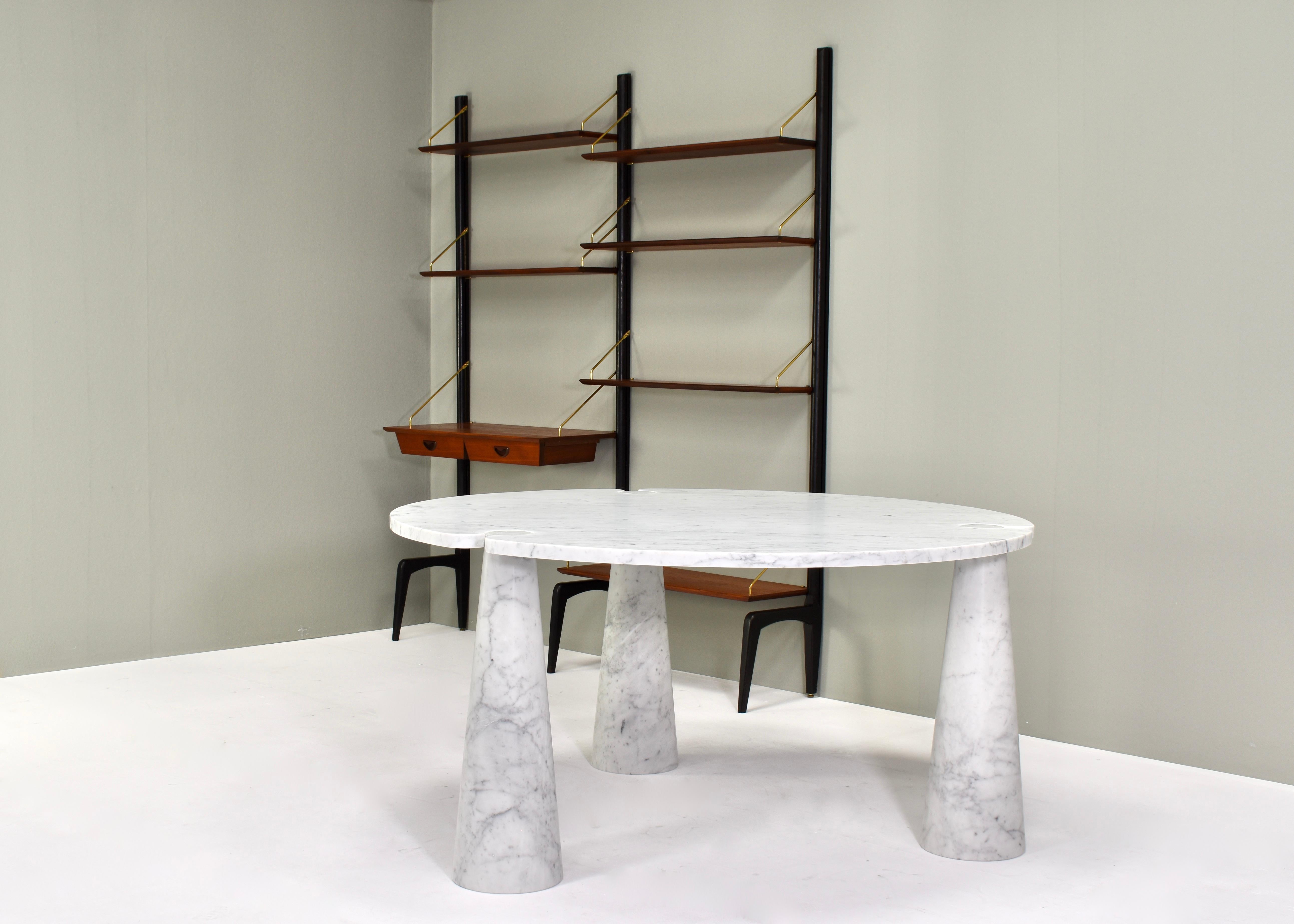 Mid-Century Modern Mangiarotti Eros Round Dining Table Carrara Marble Skipper, Italy, circa 1970 For Sale