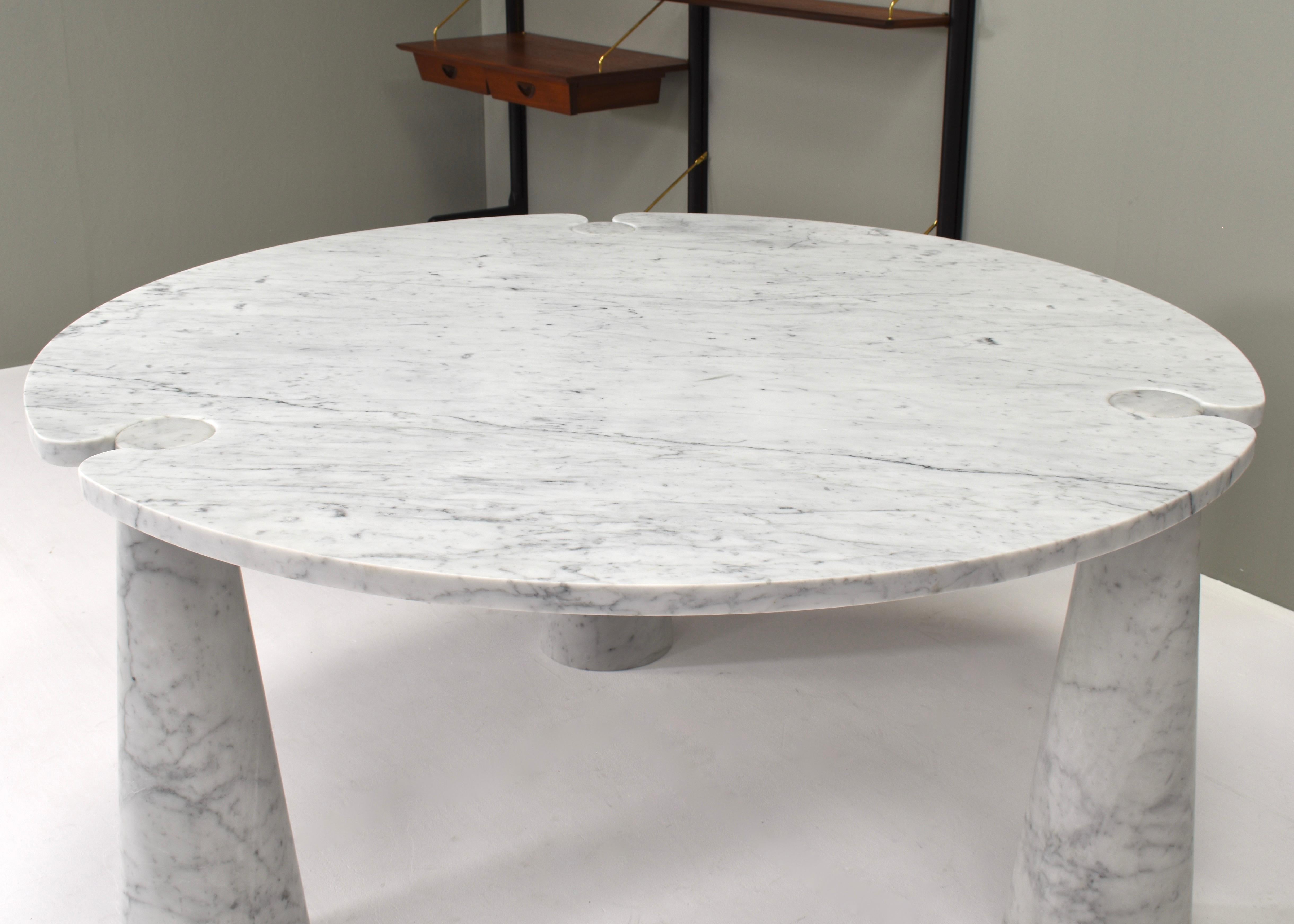 Marbre de Carrare Table de salle à manger ronde Mangiarotti Eros en marbre de Carrare Skipper, Italie, vers 1970 en vente