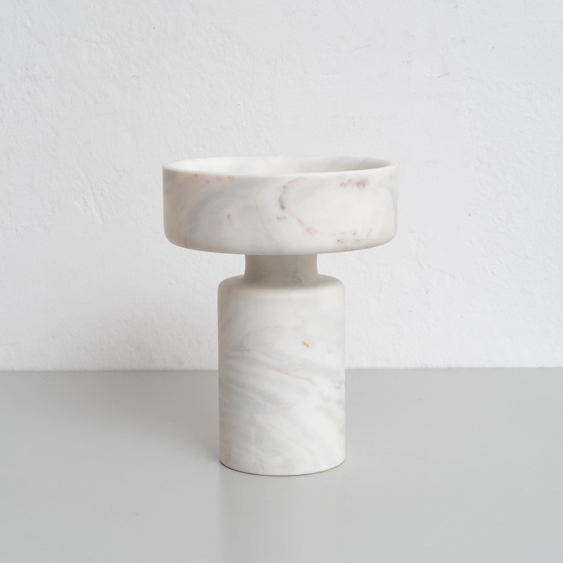 Vaso di marmi Mangiarotti di Angelo Mangiarotti
Progettata nel 1968 dall'architetto, scultore e designer italiano Angelo Mangiarotti, la collezione Marble reimmagina ciotole e vasi come opere d'arte elevate.

Ispirandosi alla sensuale materialità