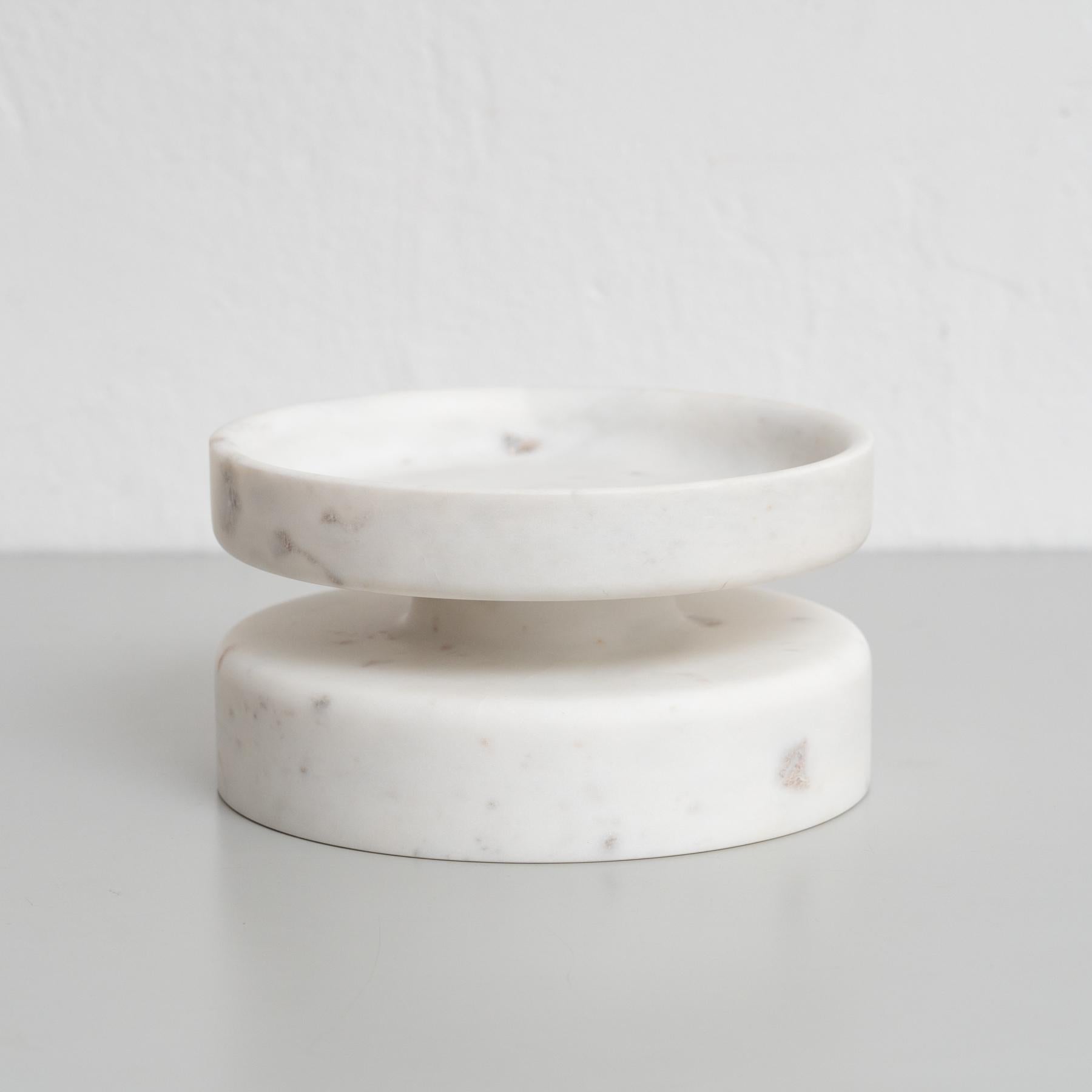 Vaso di marmi Mangiarotti di Angelo Mangiarotti, 1968
Progettata nel 1968 dall'architetto, scultore e designer italiano Angelo Mangiarotti, la collezione Marble reimmagina ciotole e vasi come opere d'arte elevate.

Ispirandosi alla sensuale