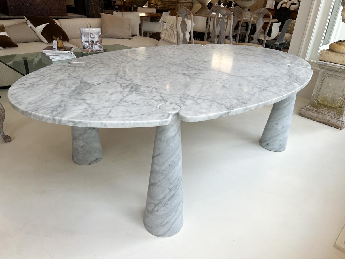 Marbre Table de salle à manger ovale Mangiarotti en vente