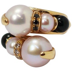 Mangiarotti Pearl and Onyx Twist 18k Gold Ring with White and Black Diamonds