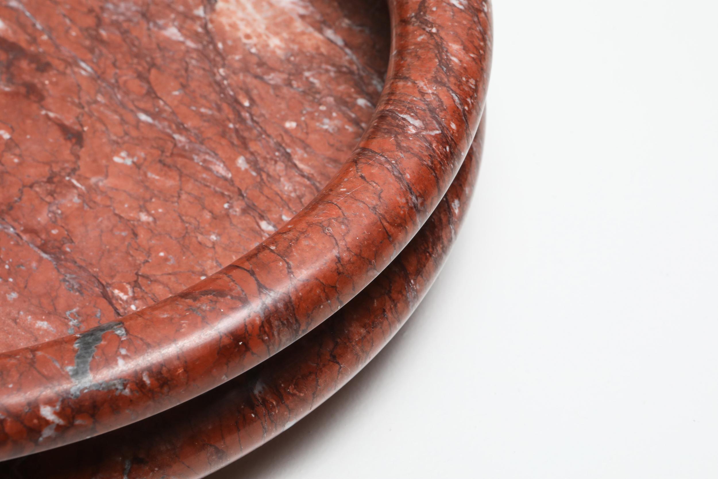 Red marble bowl by Angelo Mangiarotti, skipper, Italy, 1970s.