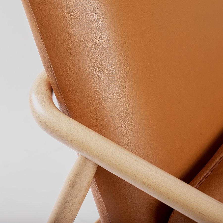 Falegnameria Poltrona Mango: Legno tornito e delicate curve organiche in vendita