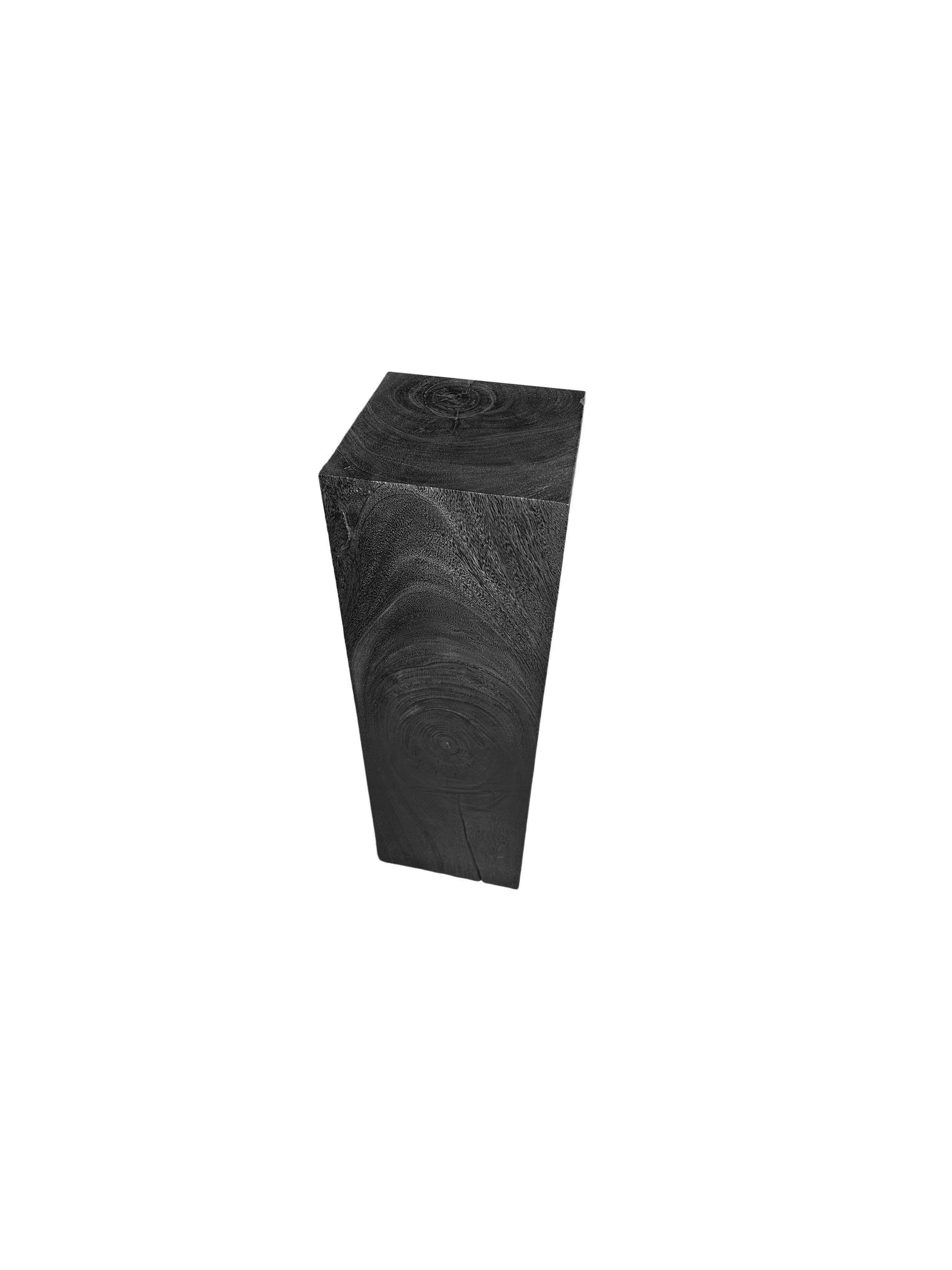 Organic Modern Mango Wood Pedestal Burnt Finish Stunning Wood Textures, Modern Organic For Sale