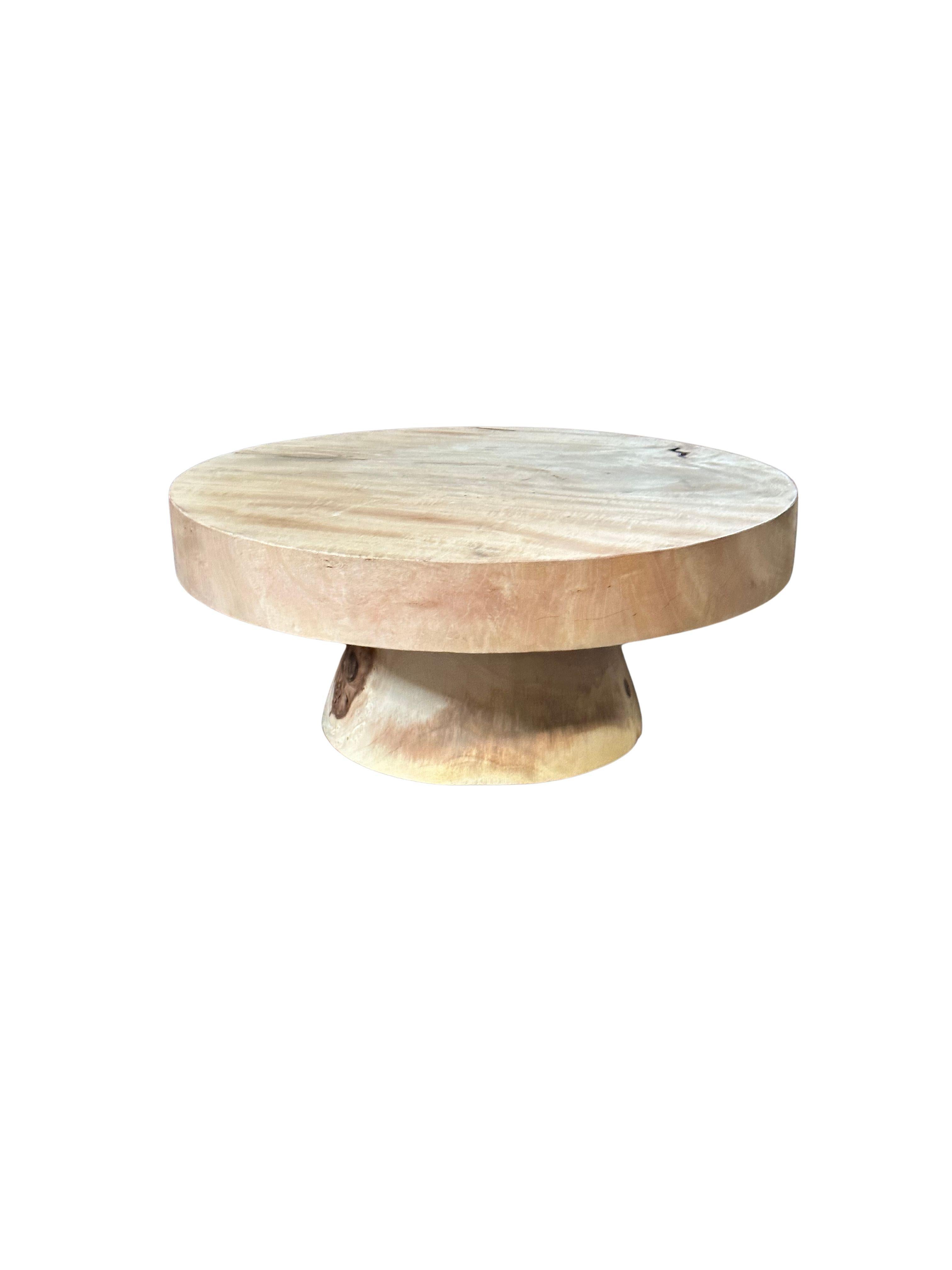 Organique Table d'appoint Mango finition blanchie, textures de bois superbes, organique moderne en vente