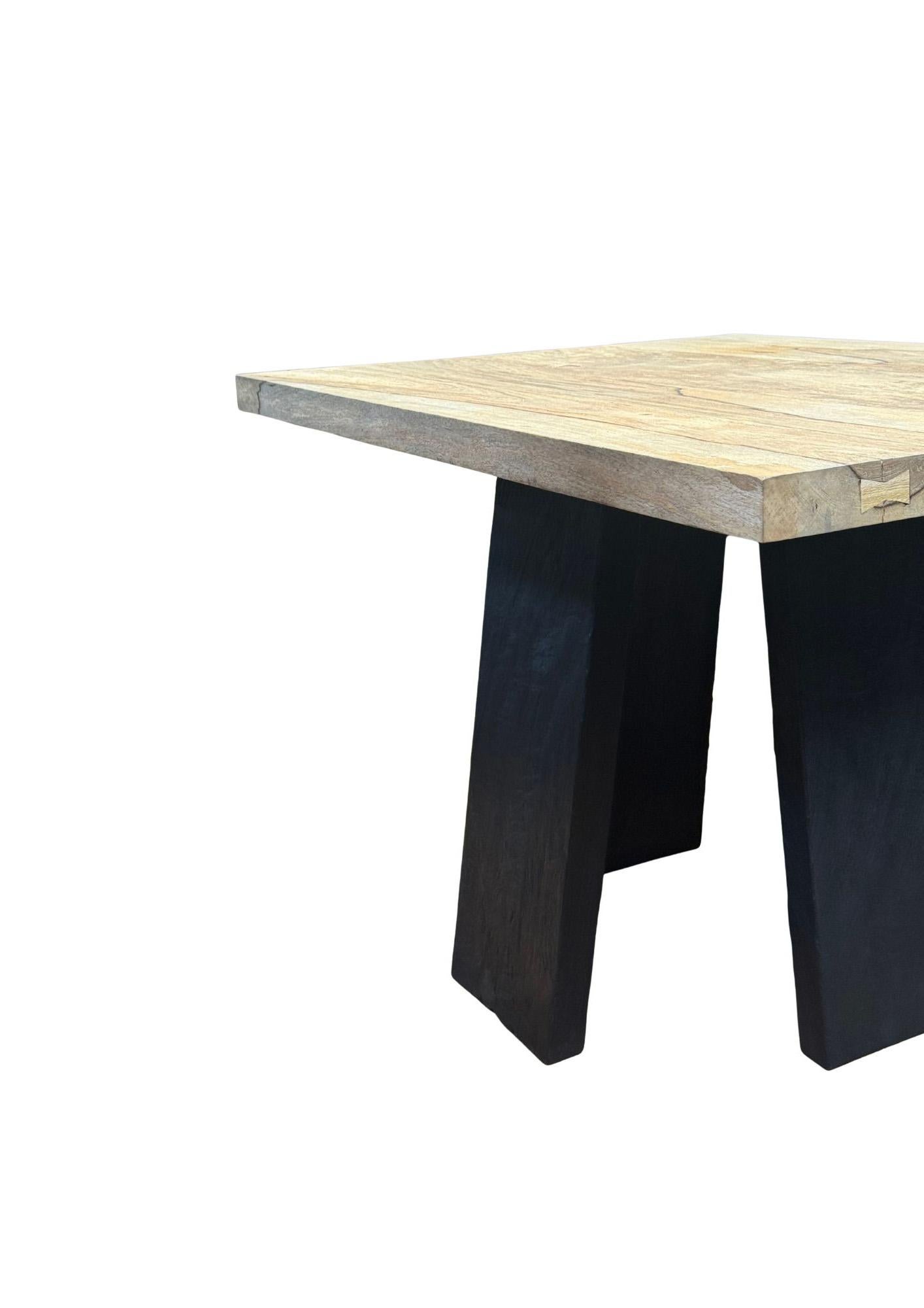 Tavolo in legno di mango, texture del legno sorprendenti, organico moderno in vendita 1