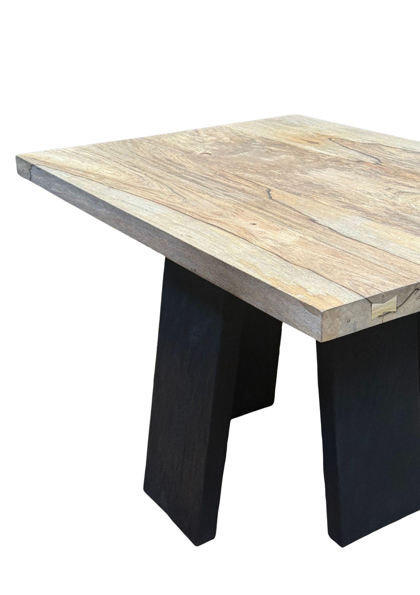 Tavolo in legno di mango, texture del legno sorprendenti, organico moderno in vendita 2