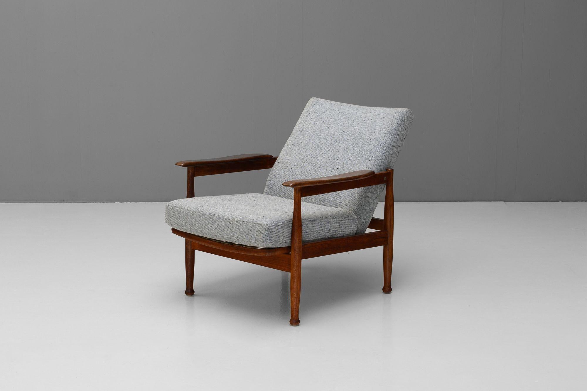 Sillón reclinable de Guy Rogers, recién tapizado en lana de Yorkshire. Reino Unido, hacia 1960.


H 79cm (SH 42cm) x A 69cm x P 89cm