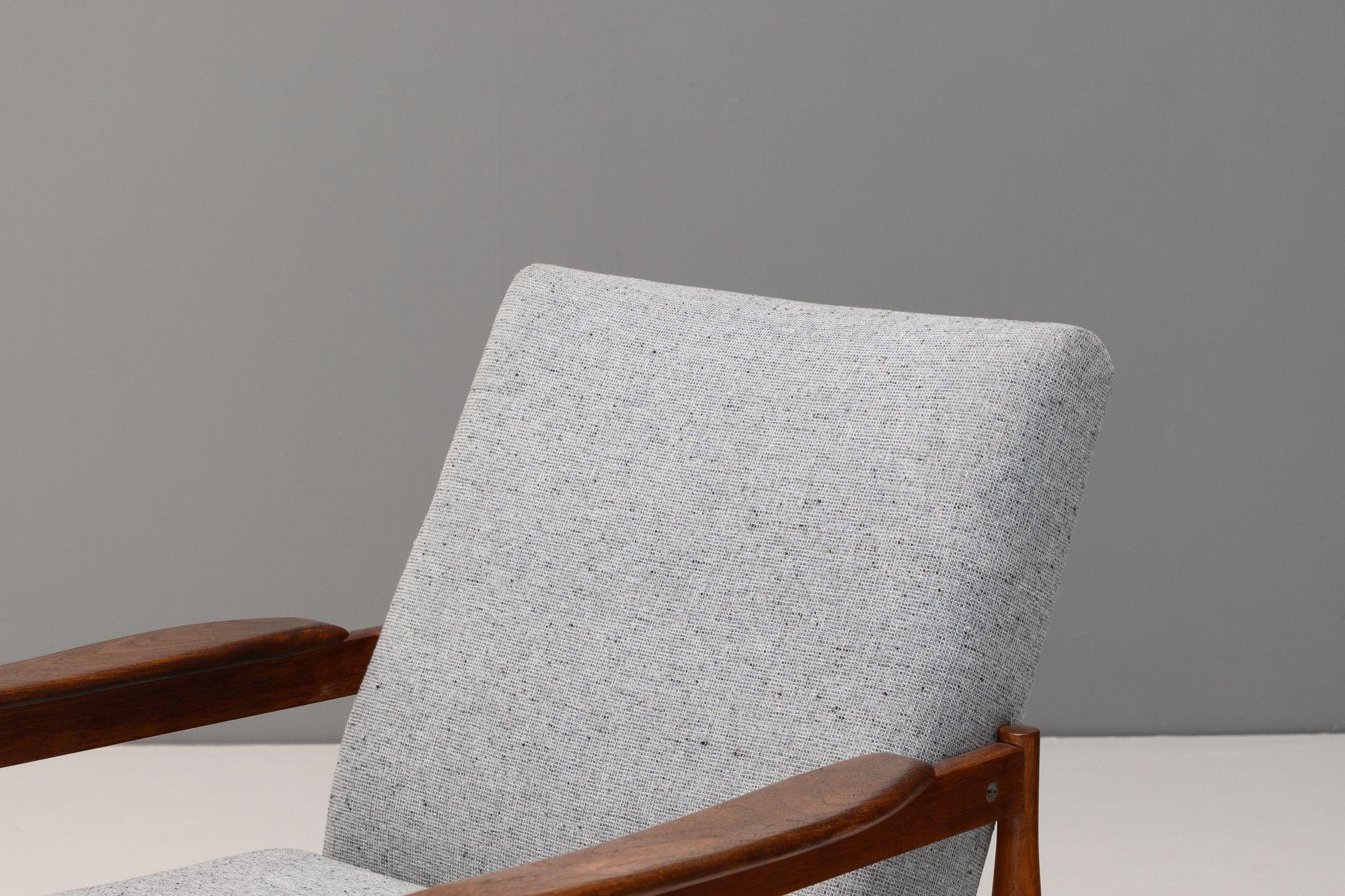 Sillón Manhattan de Guy Rogers mediados del siglo XX en venta