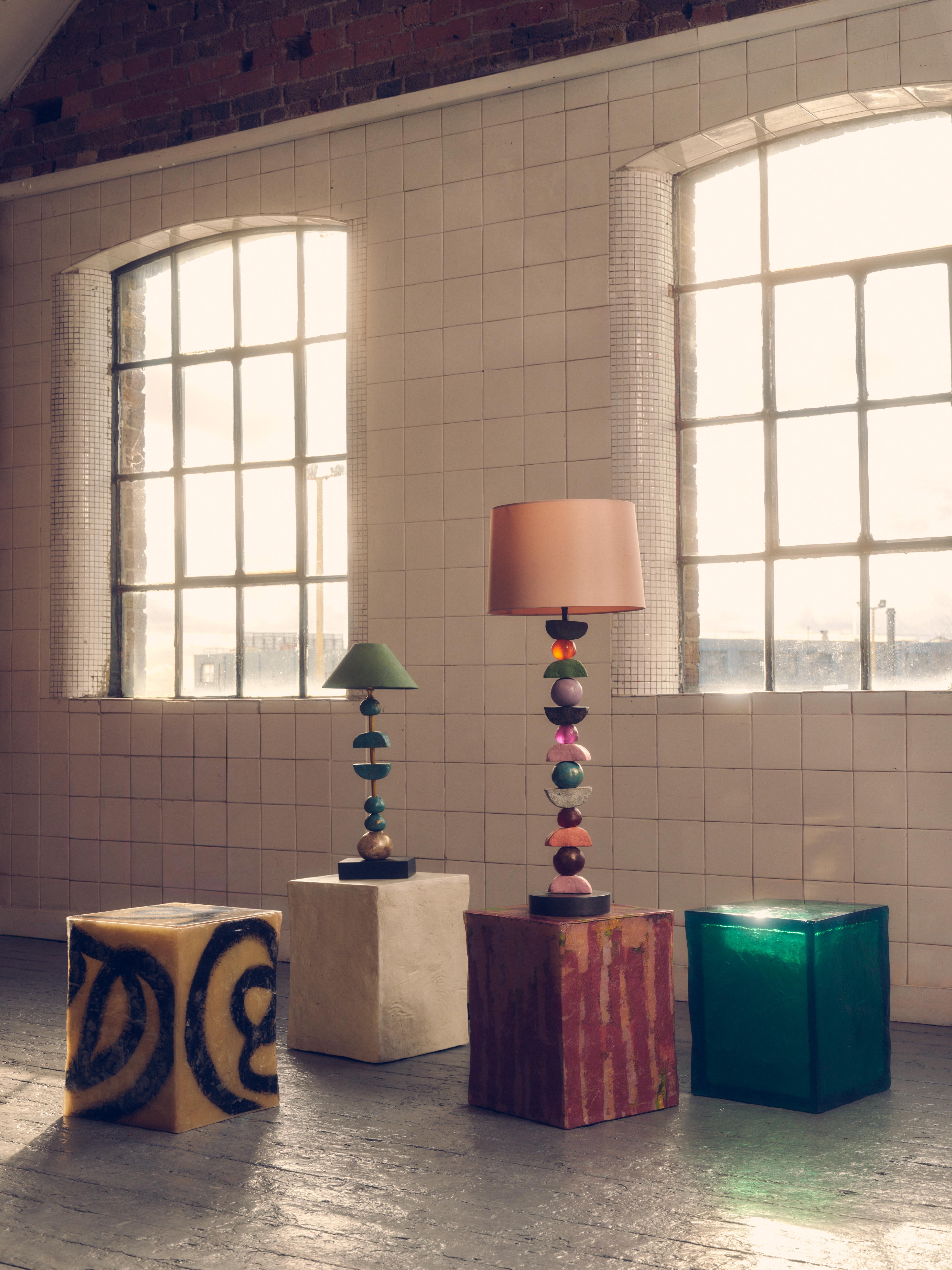 Résine époxy Table d'appoint/ tabouret Manhattan Cube, Vert, Européen, 21ème siècle par Margit Wittig en vente