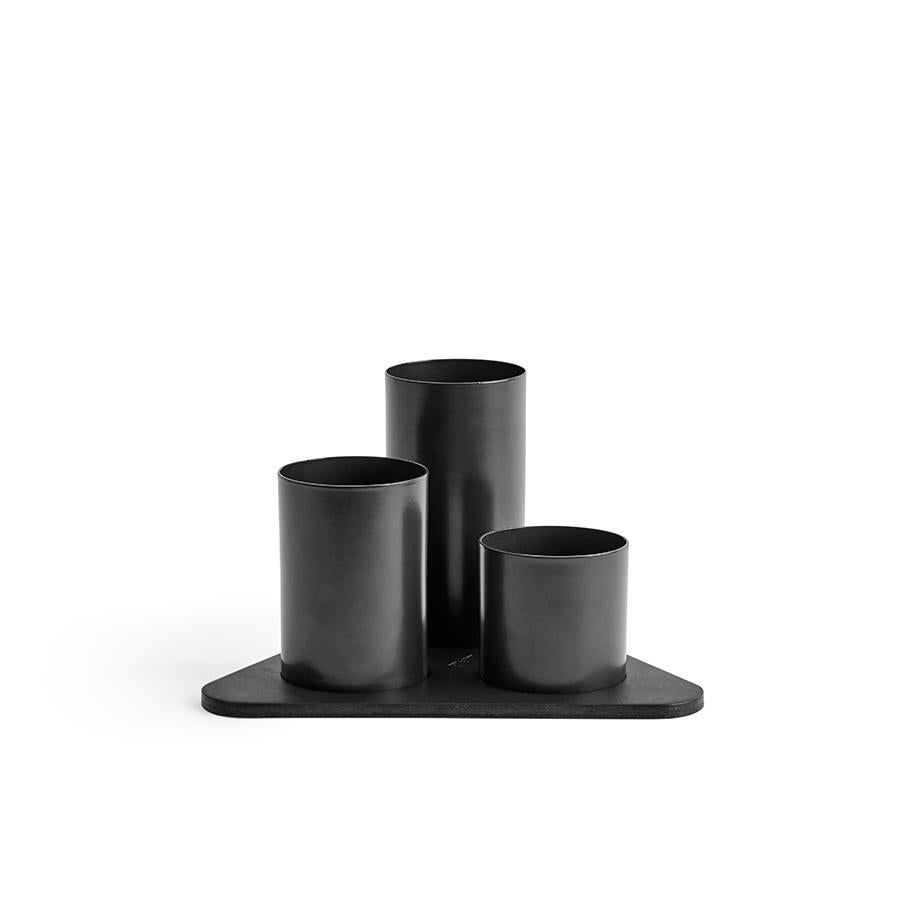 Manhattan is a desktop organizer, taking its inspiration from
the landscape of Manhattan island in New York City.

In an era of increasing urbanism and construction, the
designer has looked for a way to find beauty with the
abstraction of towers. In