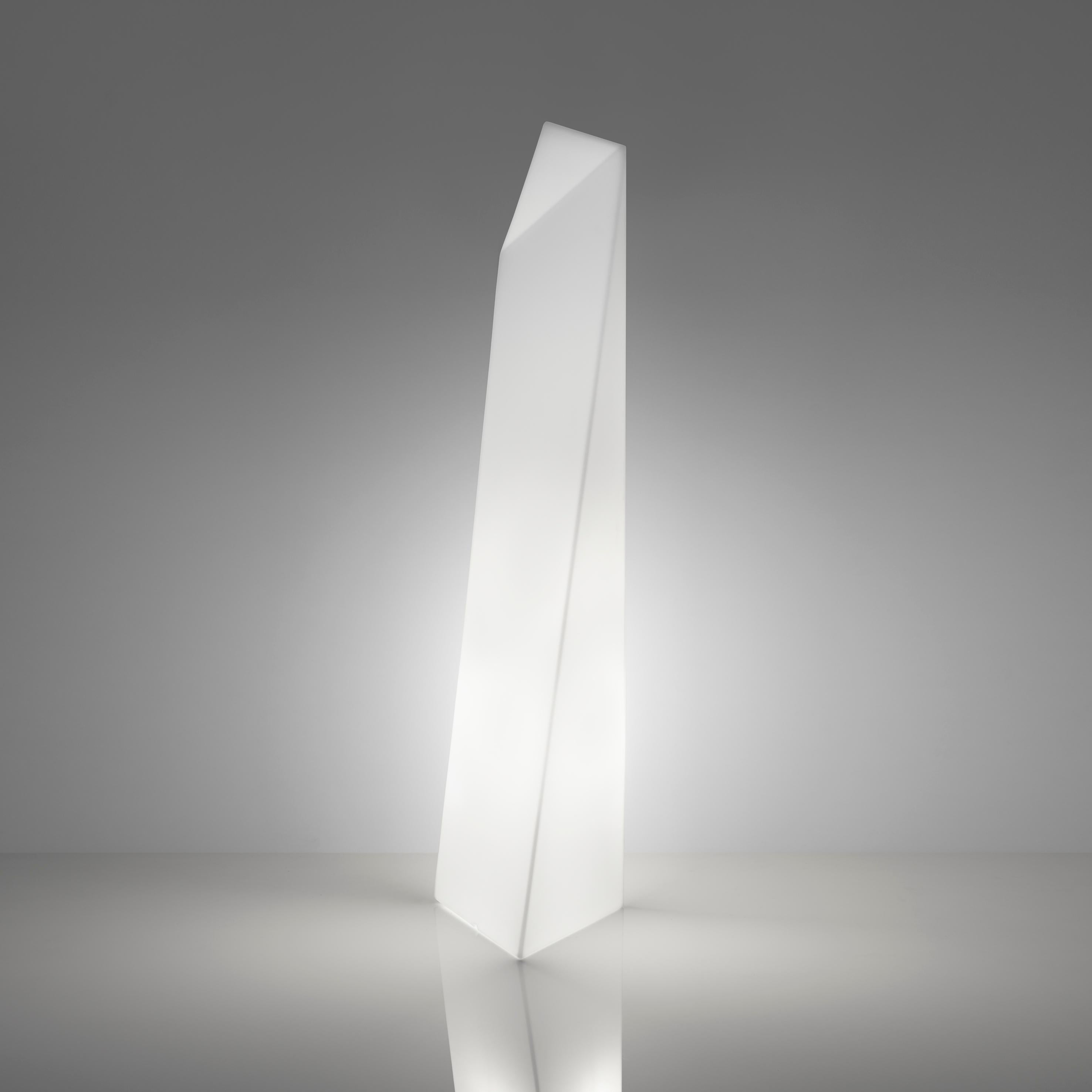 Manhattan Floor Lamp by Giò Colonna Romano
Dimensions: D 49 x W 50 x H 200 cm.
Materials: Polyethylene.

This product is suitable for indoor and outdoor use. All our lamps can be wired according to each country. If sold to the USA it will be wired