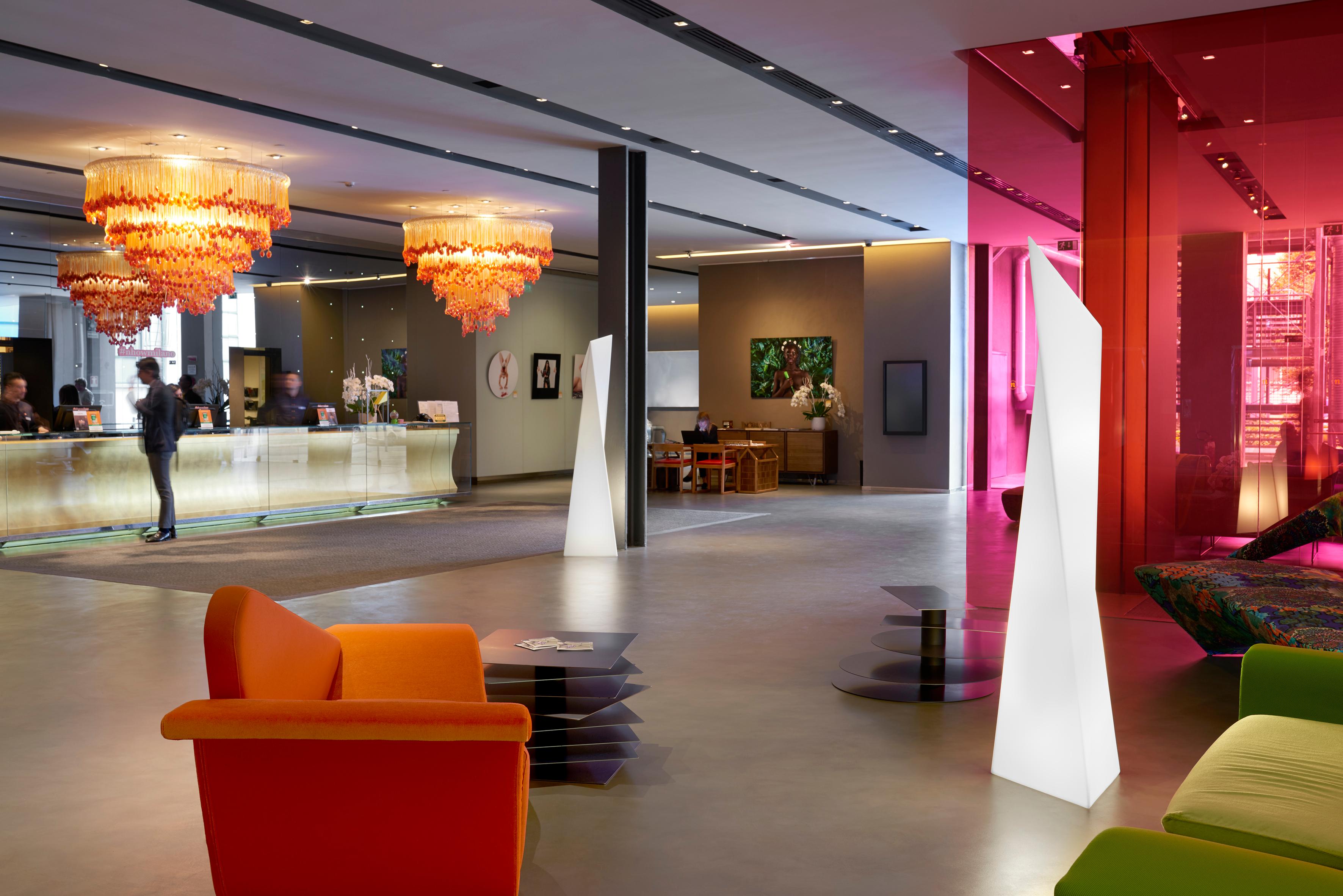 Manhattan Floor Lamp by Giò Colonna Romano In New Condition For Sale In Geneve, CH
