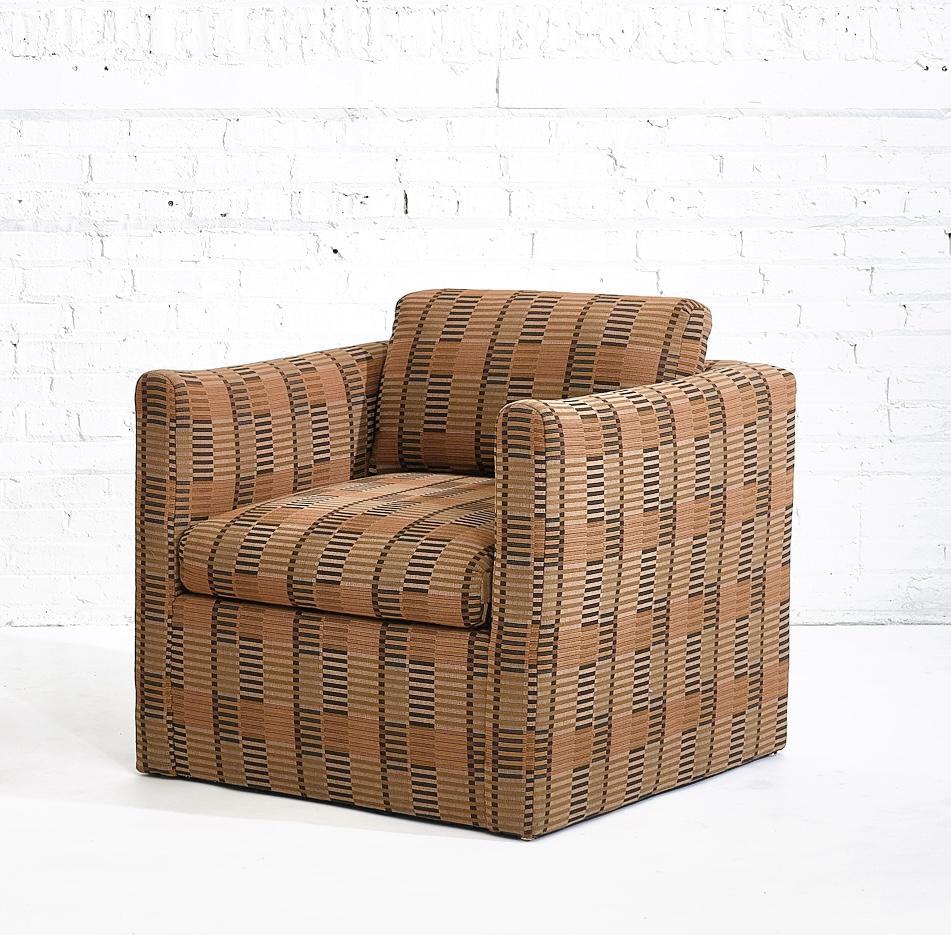 American Manhattan Lounge Chairs in Bauhaus Fabric, Dunbar 1980 For Sale