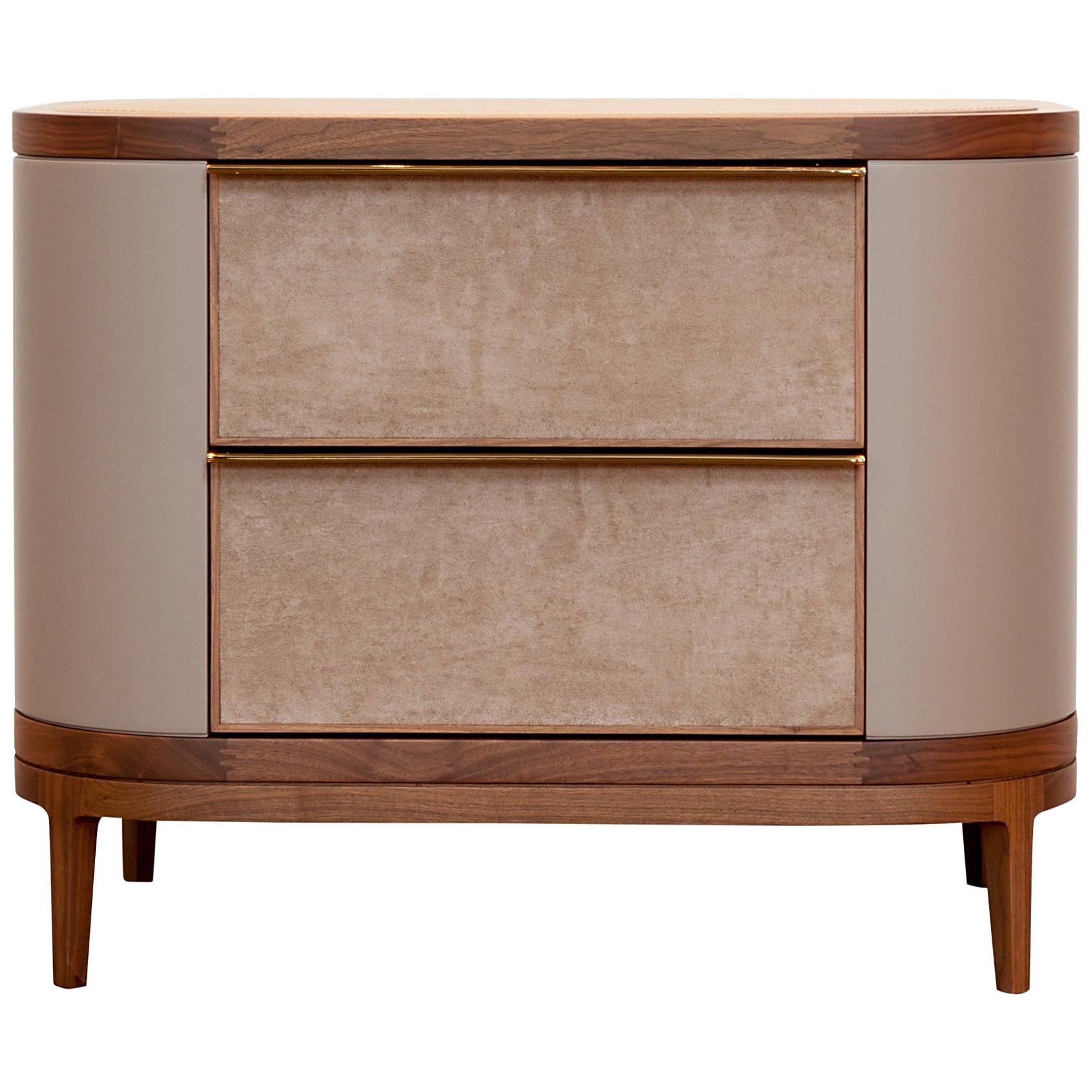 Table de nuit Manhattan, table de nuit enveloppée de cuir Comprend un plateau en cuir encastré en vente