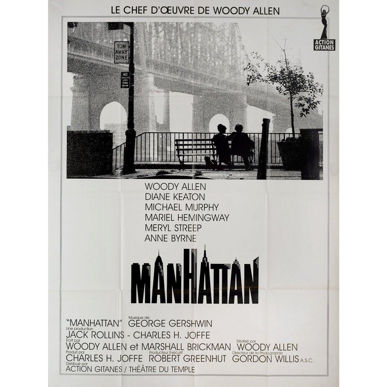 Originales französisches Großplakat aus den 1990er Jahren für den Film Manhattan von Woody Allen aus dem Jahr 1979 mit Woody Allen / Diane Keaton / Michael Murphy / Mariel Hemingway. Guter Zustand, gefaltet. Viele Originalplakate wurden gefaltet