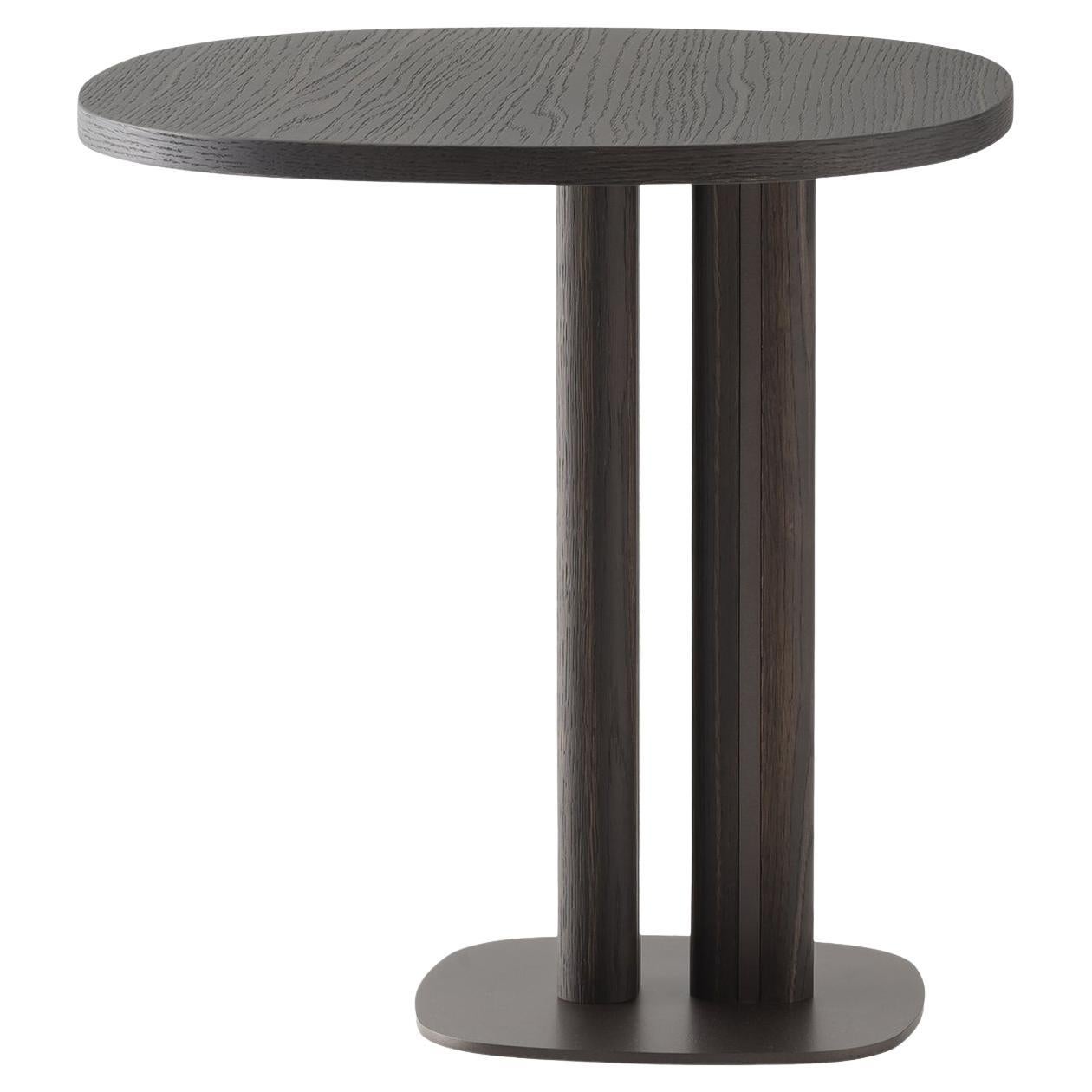 Mesa auxiliar asimétrica bruñida Manhattan pequeña de Morica Design