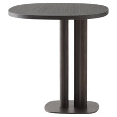 Mesa auxiliar asimétrica bruñida Manhattan pequeña de Morica Design