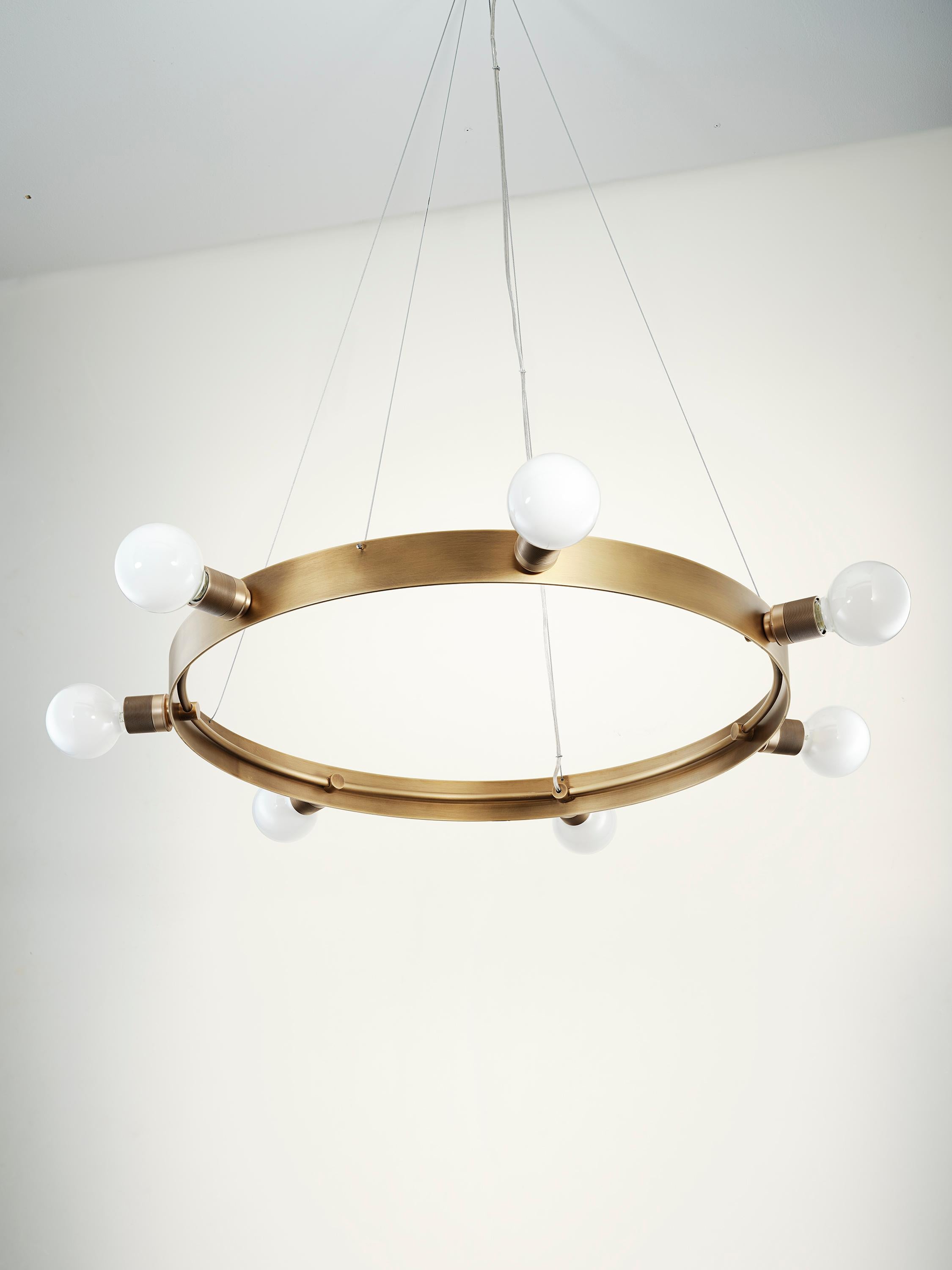 XXI secolo e contemporaneo MANHATTAN - Lampadario SMALL in ottone di Brownstone Boys x Blueprint Lighting in vendita
