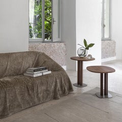 Manhattan, hoher asymmetrischer Beistelltisch aus Nussbaumholz von Morica Design