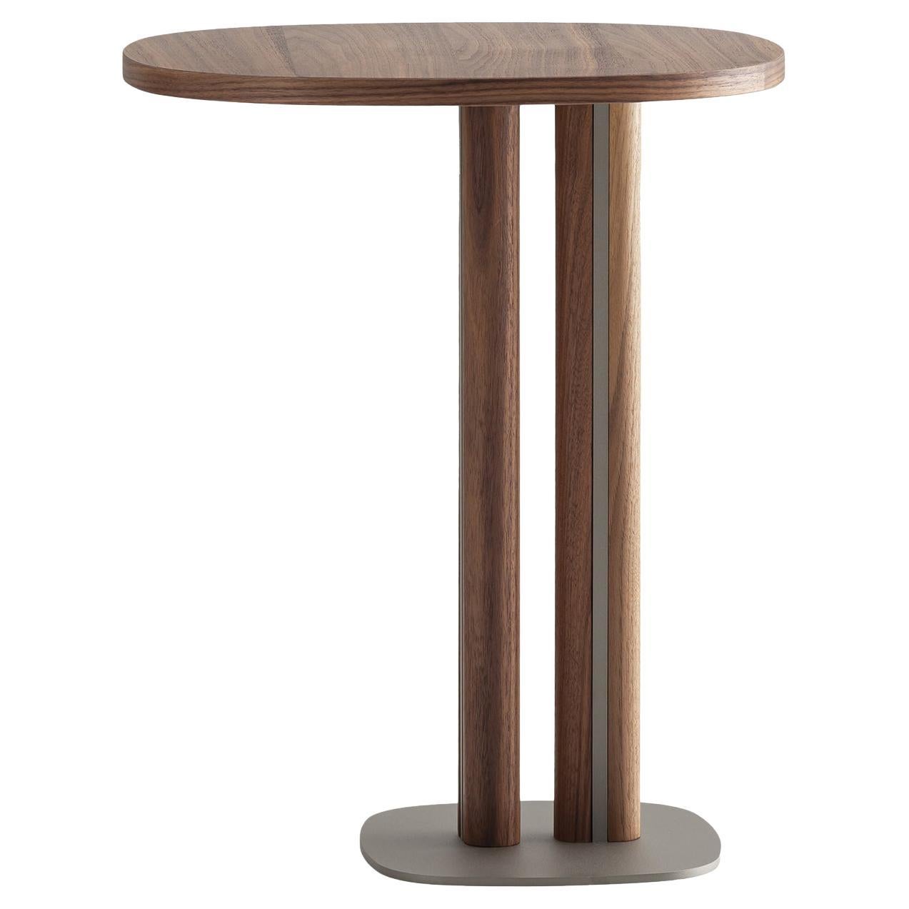 Mesa auxiliar alta asimétrica de nogal Manhattan de Morica Design en venta