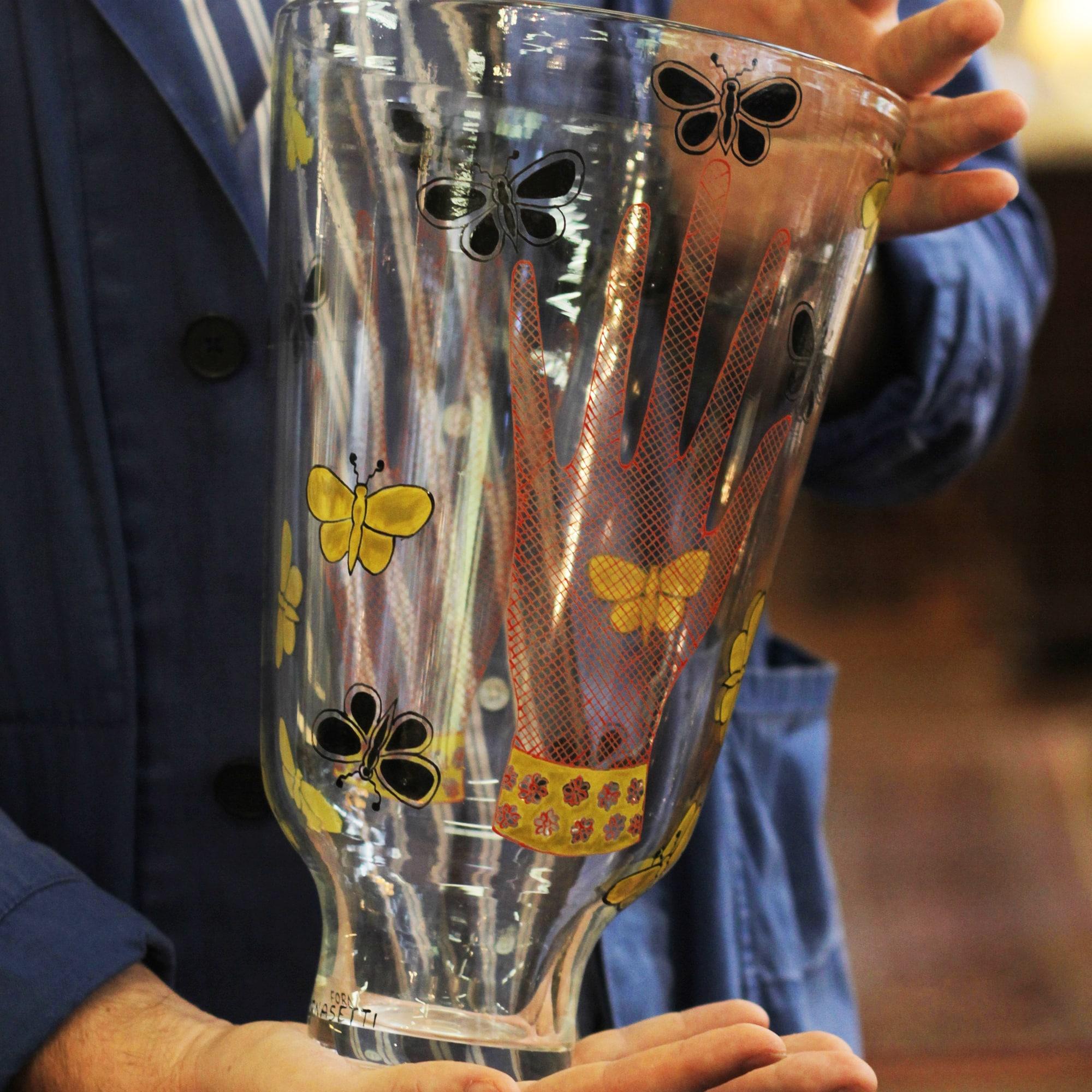 Milieu du XXe siècle Vase Mani Con Farfalle de Piero Fornasetti en vente