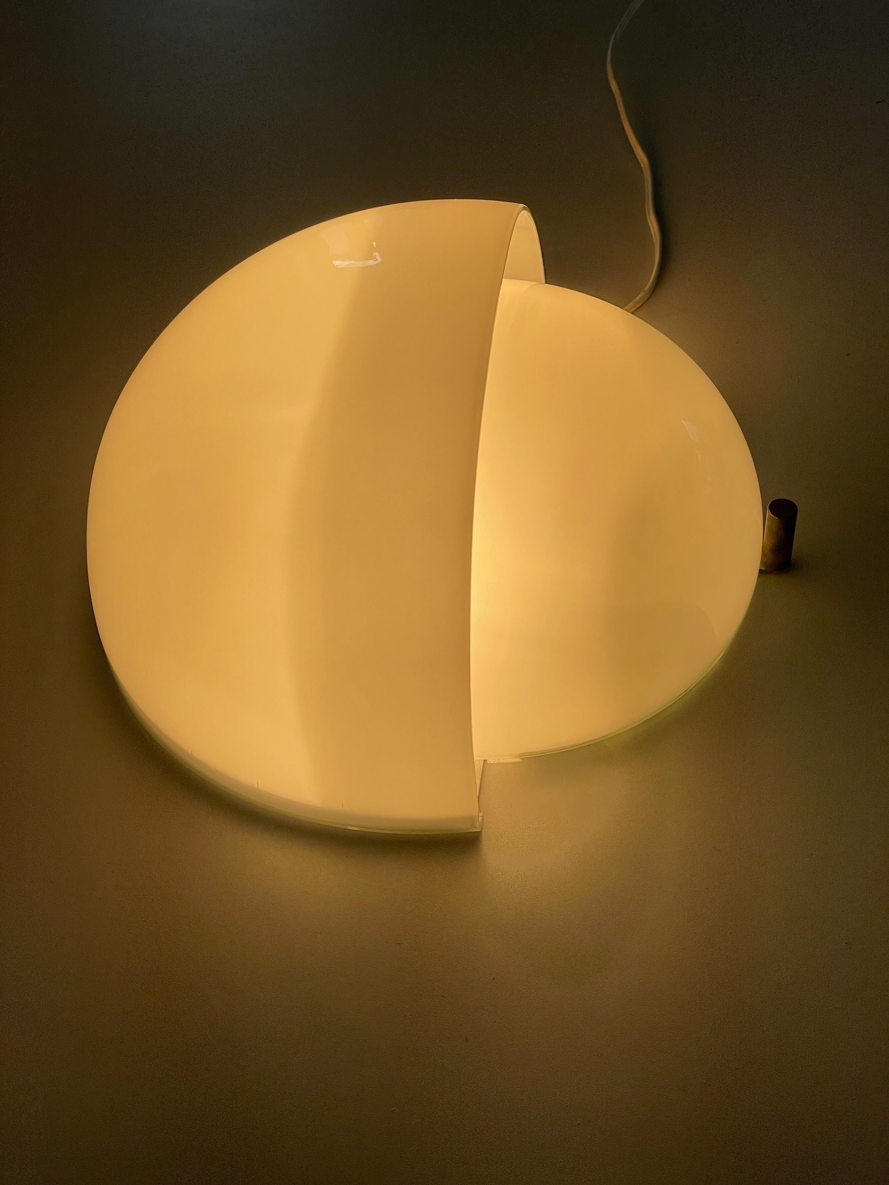 Sconce singole di grandi dimensioni 'Mania' di Vico Magistretti per Artemide, anni '60, Italia in vendita 6