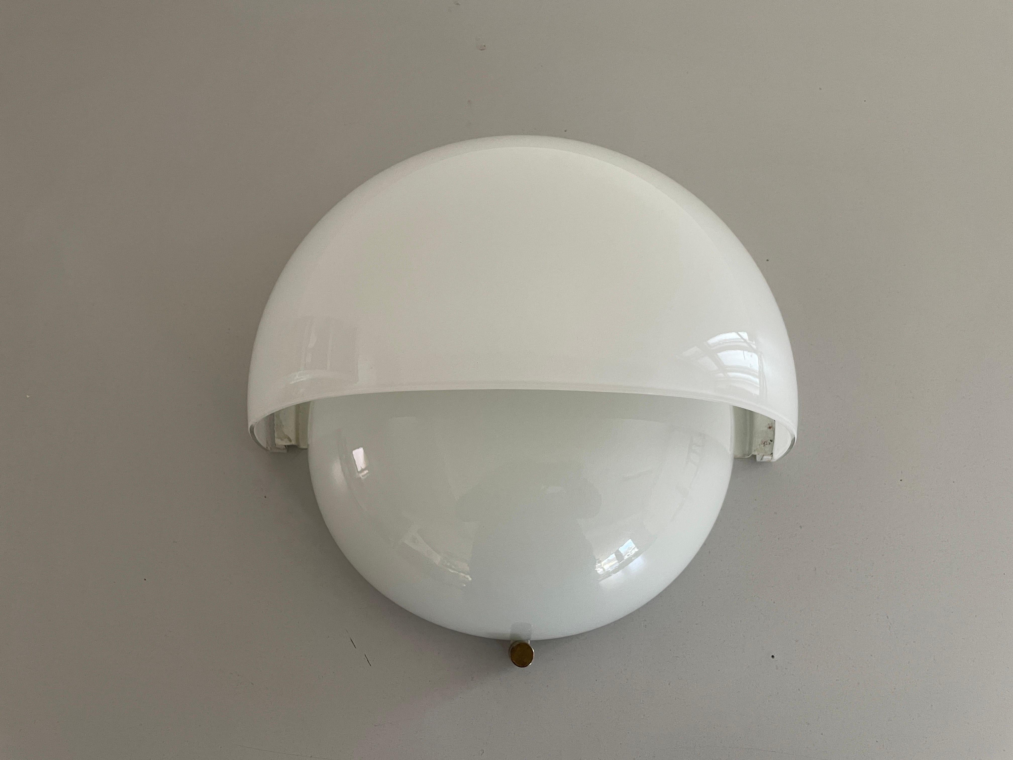 Sconce singole di grandi dimensioni 'Mania' di Vico Magistretti per Artemide, anni '60, Italia

Lampade da parete molto belle e di alta qualità.

Le lampade sono in ottime condizioni vintage.


Queste lampade funzionano con  2x lampadine standard