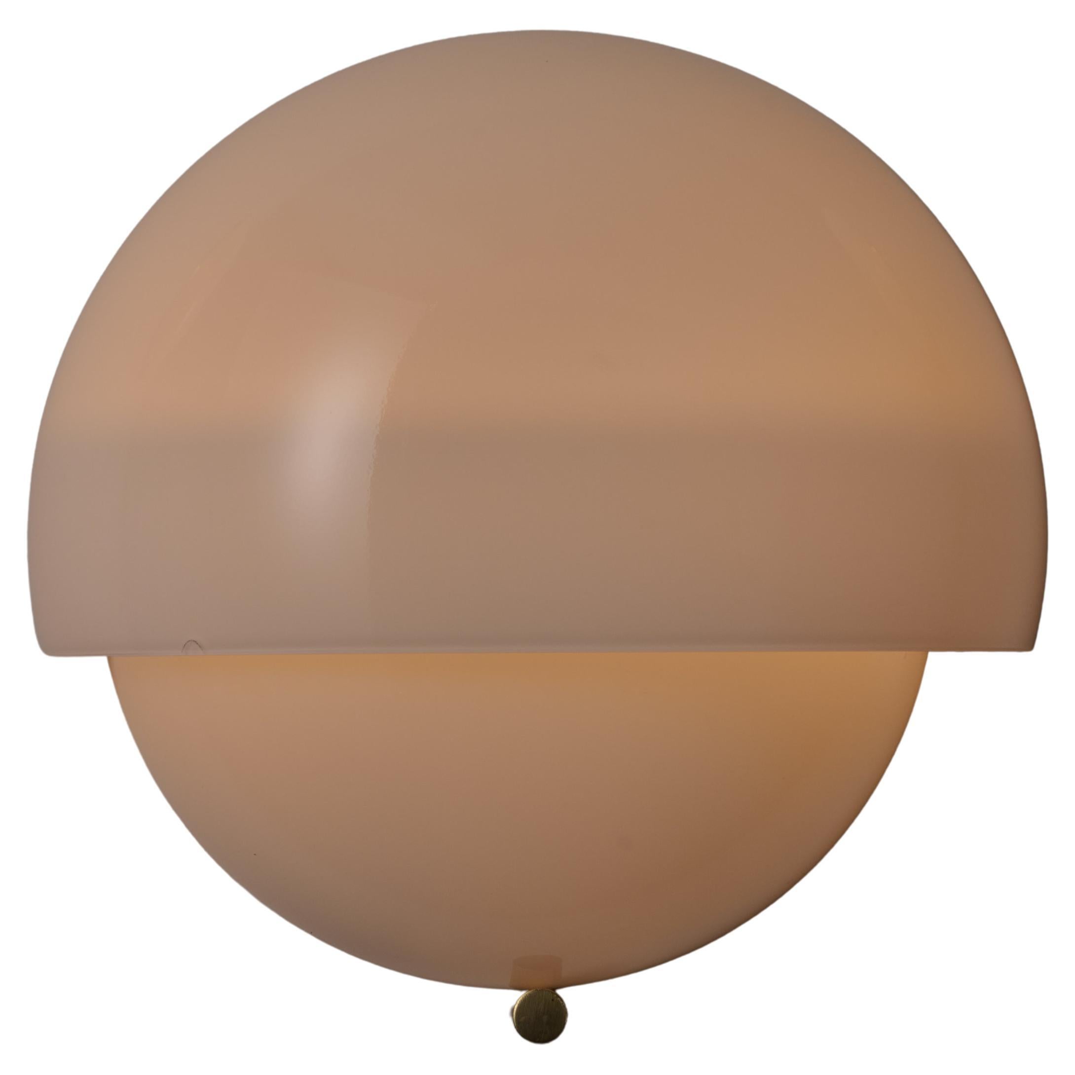 Sconce 'Mania' di Vico Magistretti per Artemide