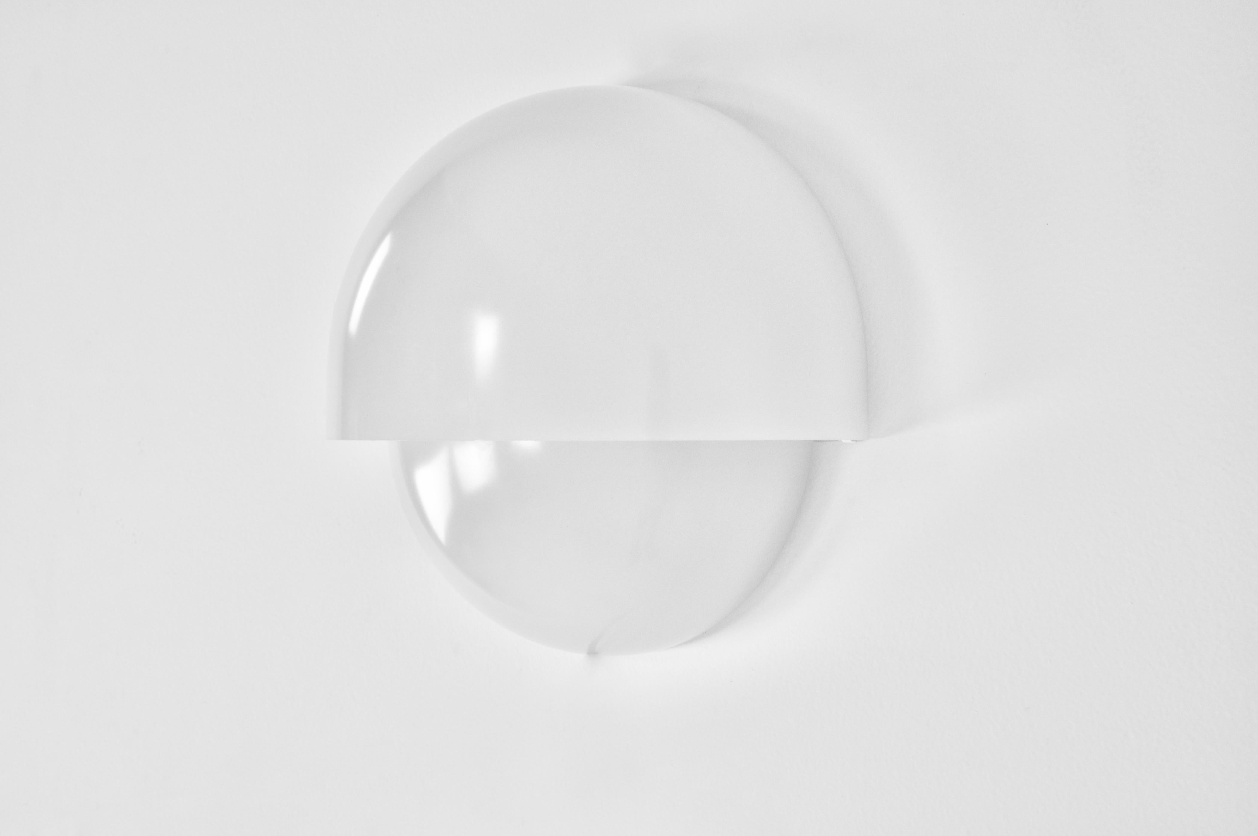 White wall lamp in plastic and metal by Vico Magistretti with original packaging. Wear due to age and time.