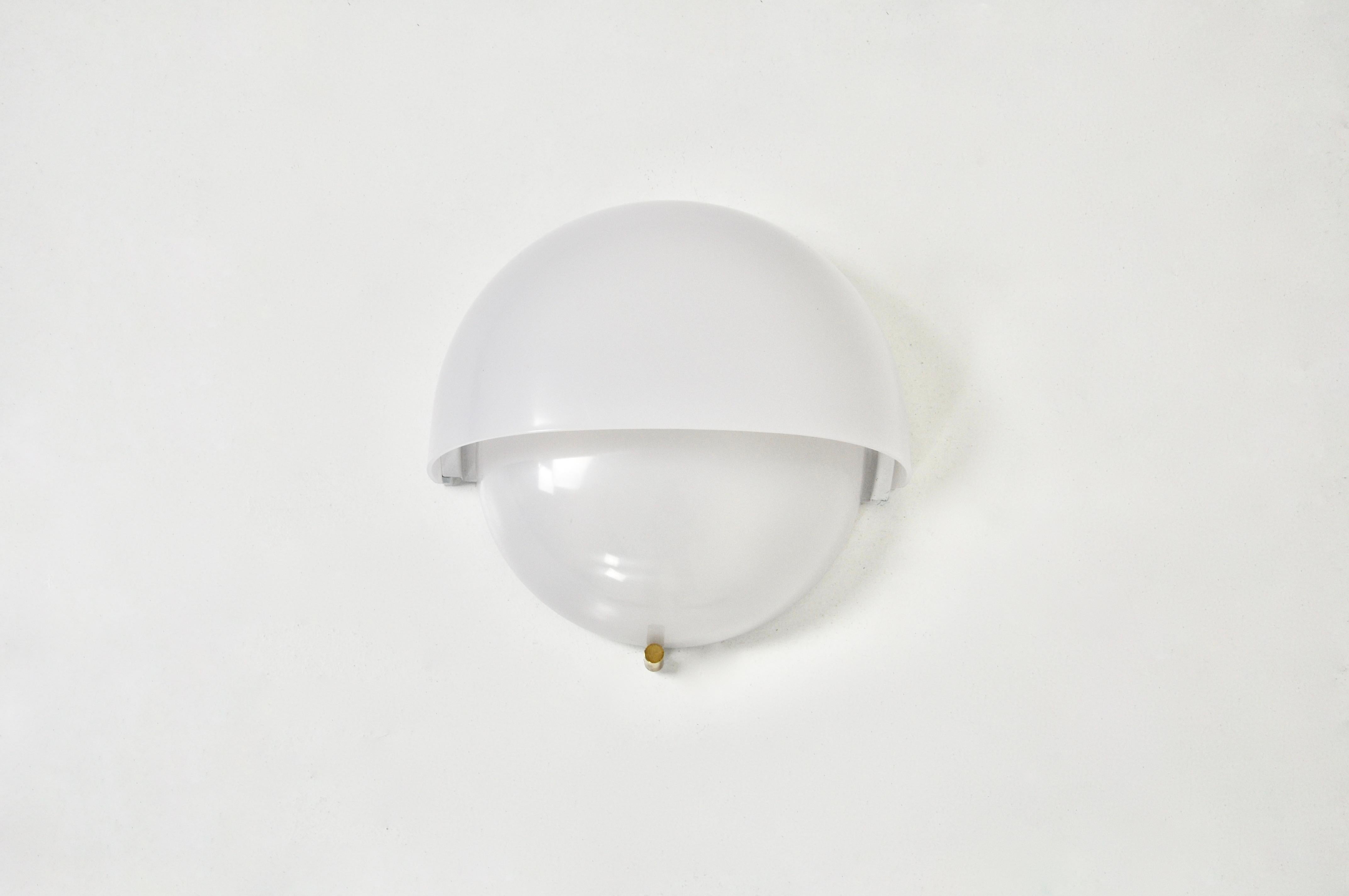 Wall lamp in plastic and metal by Vico Magistretti with original packaging. Wear due to age and time.