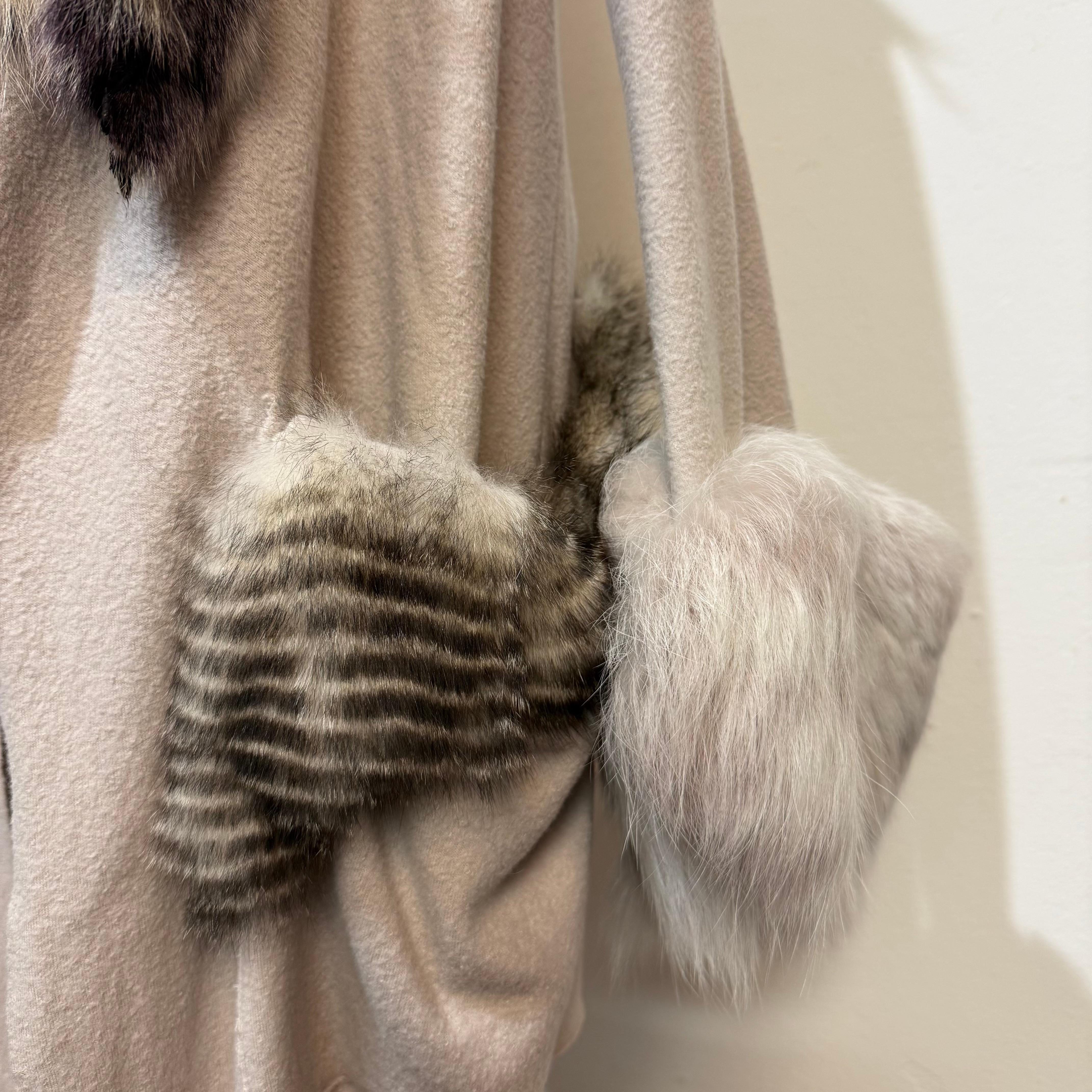 Maniac Corp Manteau gris en cachemire et fourrure Taille 1 Pour femmes en vente