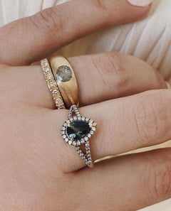Maniamania Reverie Engagement Ring in 14 Karat Gold with Bi-Color Sapphire
