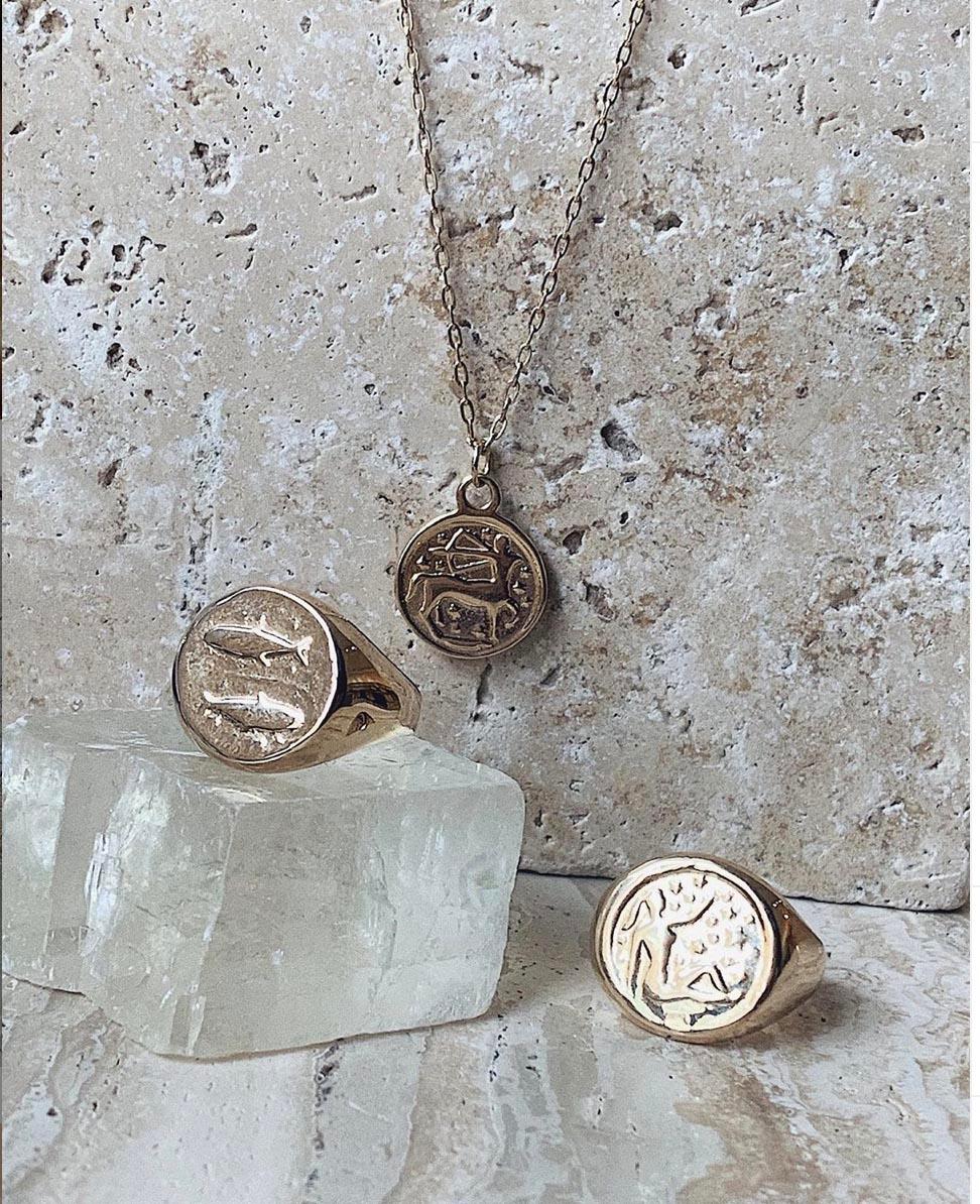 Maniamania Zodiac Capricorn Coin Charm Pendant in 14 Karat Gold In New Condition For Sale In Sydney, NSW