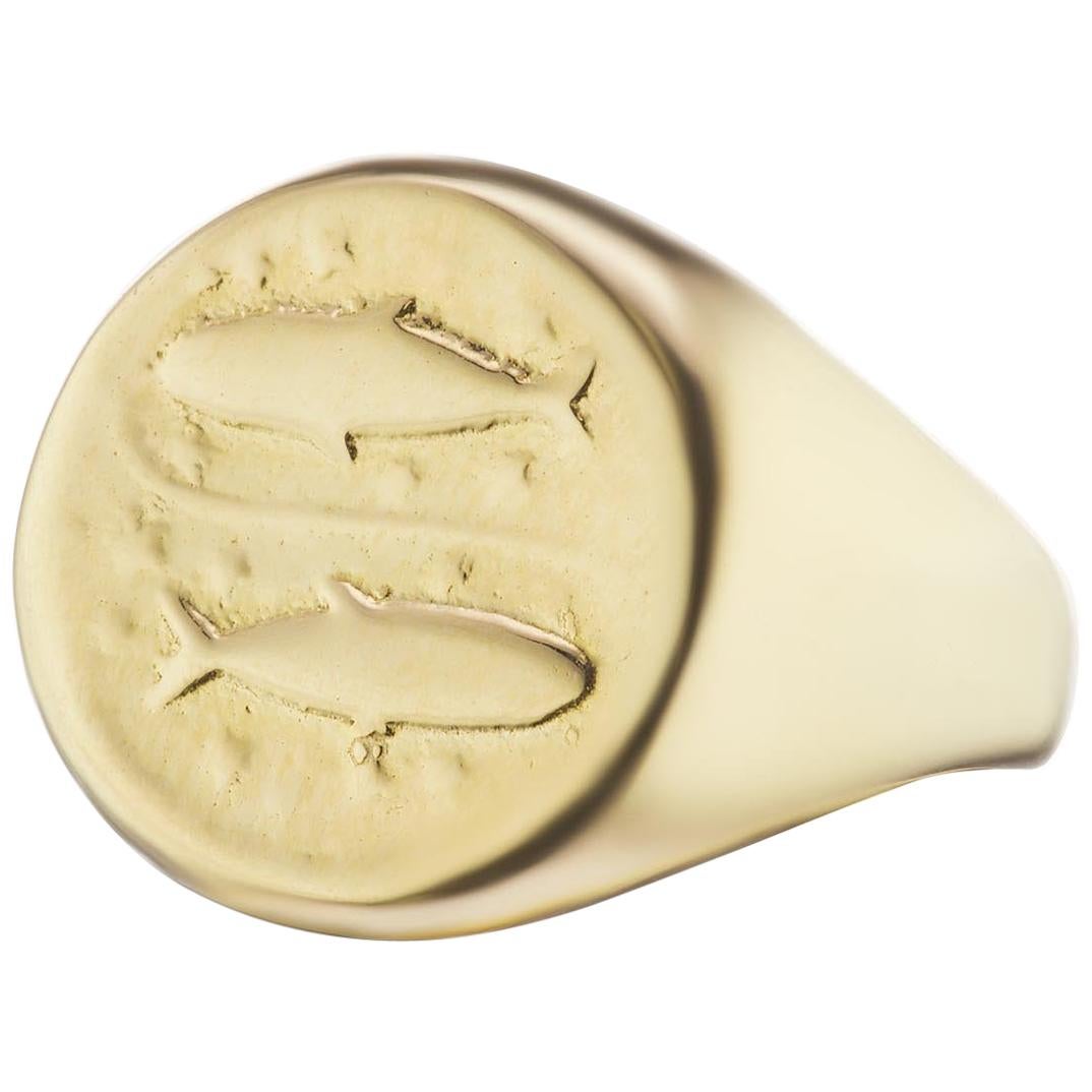 Maniamania Zodiac Signet Ring in 14 Karat Yellow Gold with Pisces Zodiac Symbol For Sale