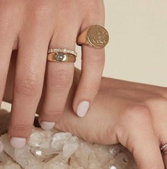 Maniamania Zodiac Signet Ring in 14 Karat Yellow Gold, Libra