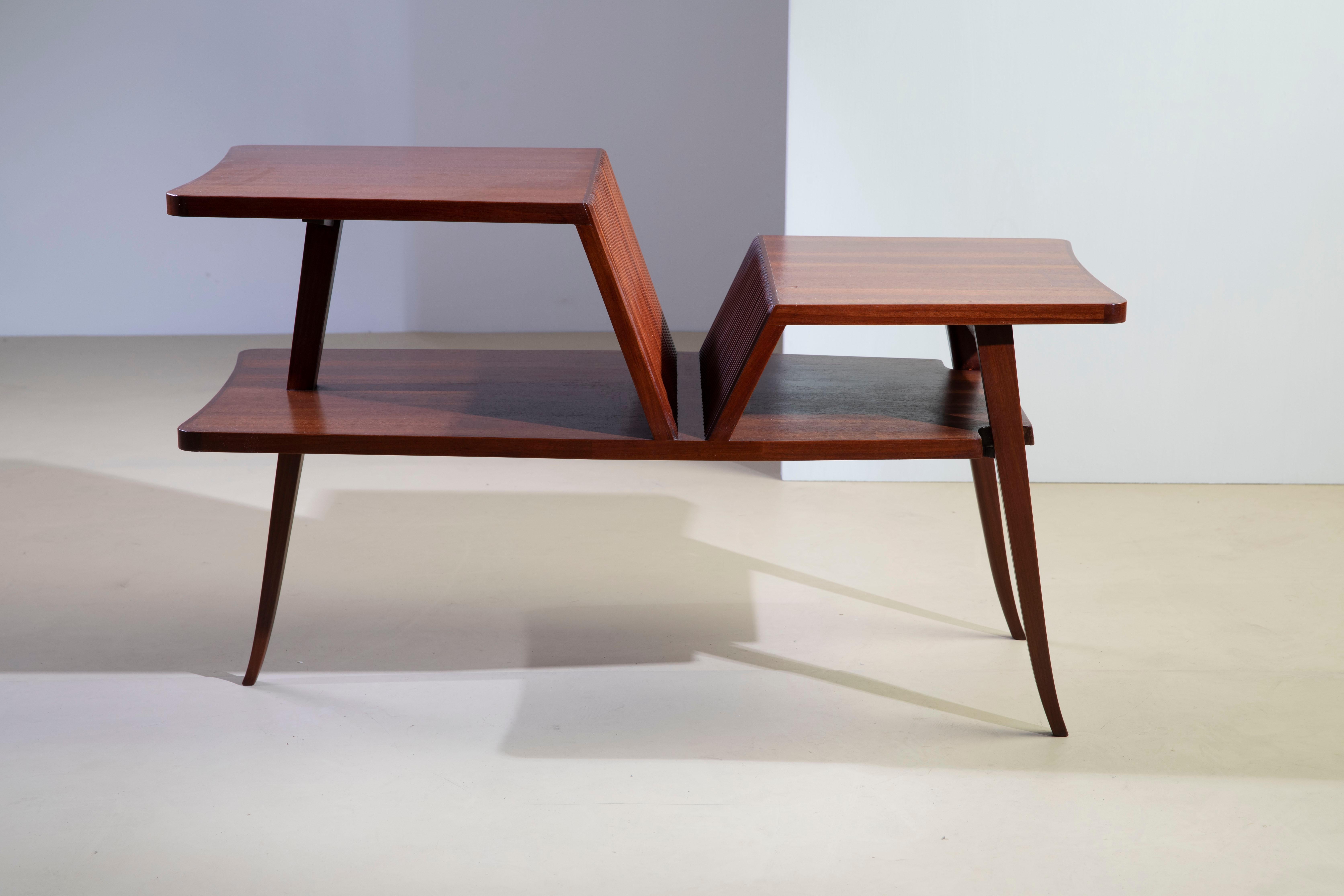Mid-20th Century Italian manufacture, Low three-legged coffee table for living room, 1950s For Sale