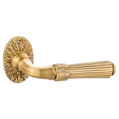 Maniglia per porta decorata in ottone Brera