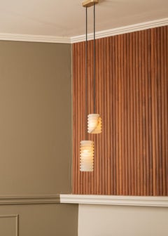 Lampe suspendue Maniko Fluta en albâtre blanc doublement blanc par Simone & Marcel