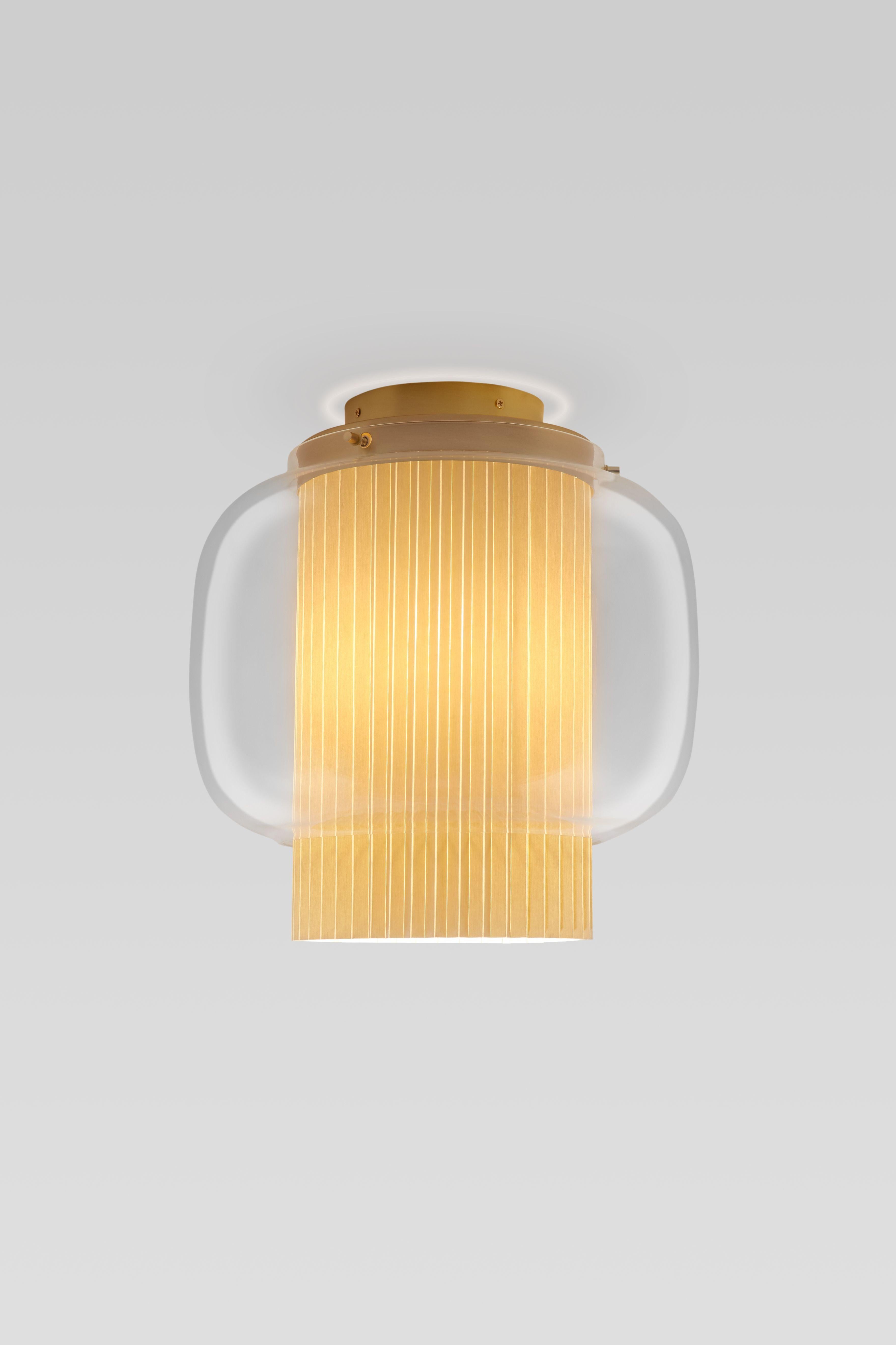 Manila C GR

Lámpara de techo. Estructura de acero electropulido dorado mate o grafito mate. Difusor interior de tela beige o gris, difusor exterior de vidrio soplado transparente o negro transparentePor Sebastian Herkner, 2019.
Fabricado por