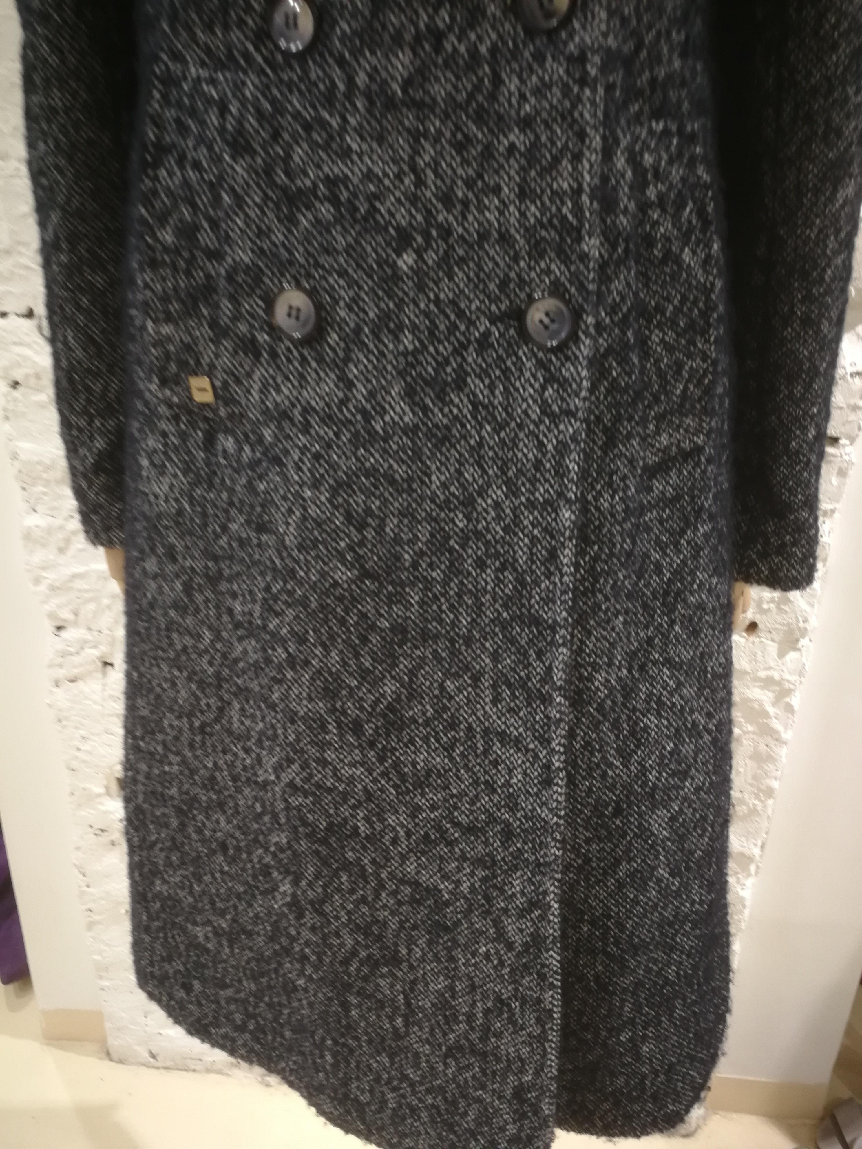 Manila Grace Blue Tweed Coat
totally made in italy in size 42