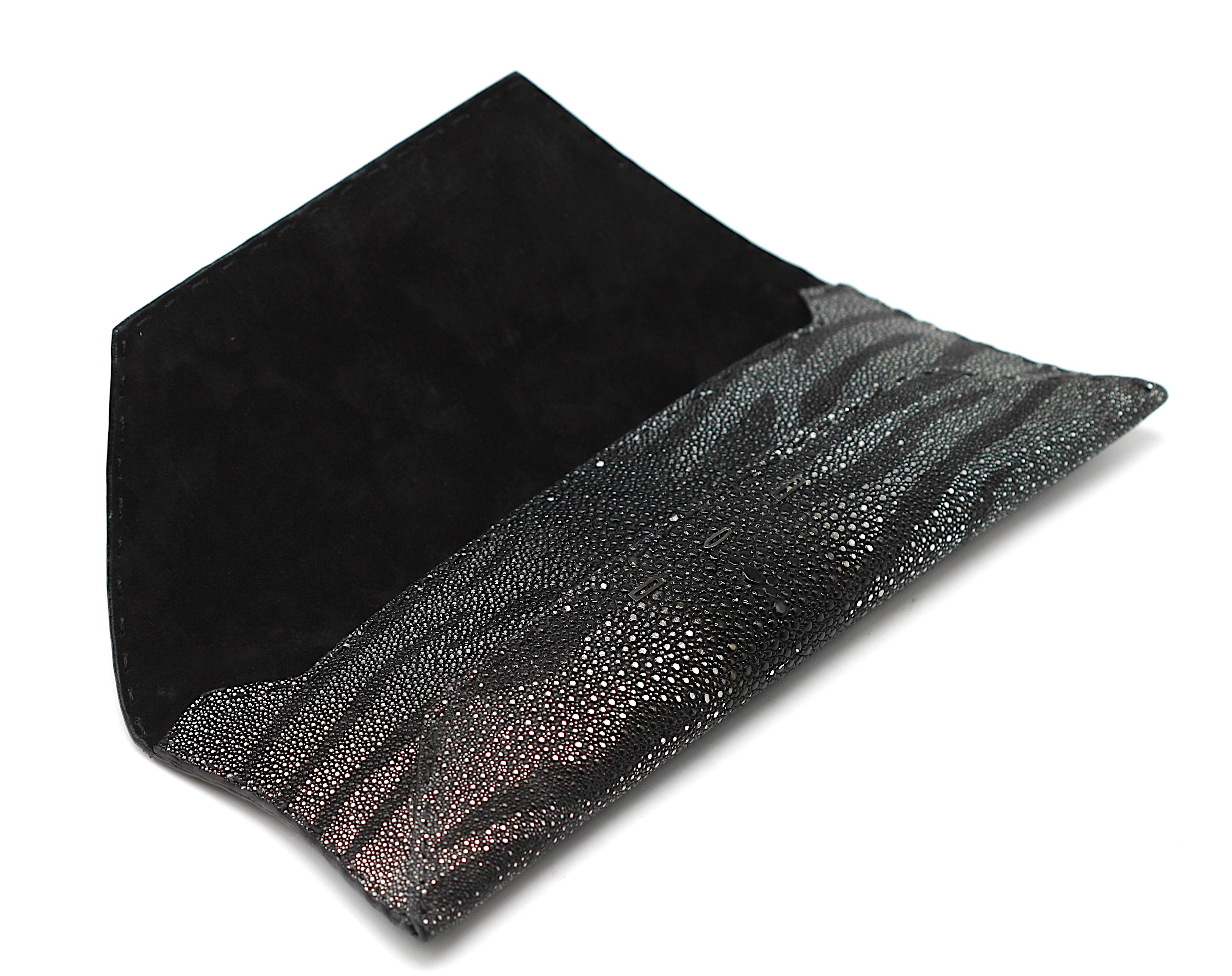Manila Stingray Platin Tiger gestreifte Clutch mit Streifen (Schwarz) im Angebot