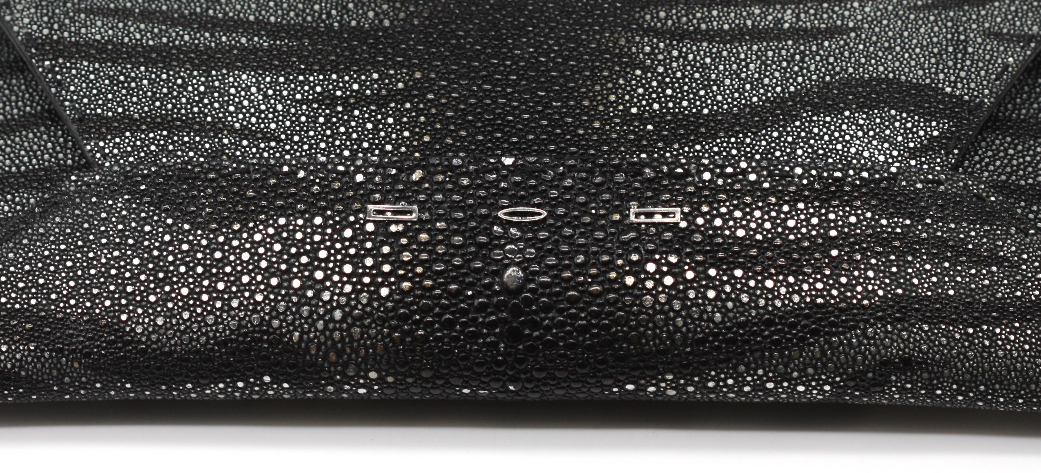 Manila Stingray Platin Tiger gestreifte Clutch mit Streifen im Zustand „Gut“ im Angebot in West Palm Beach, FL