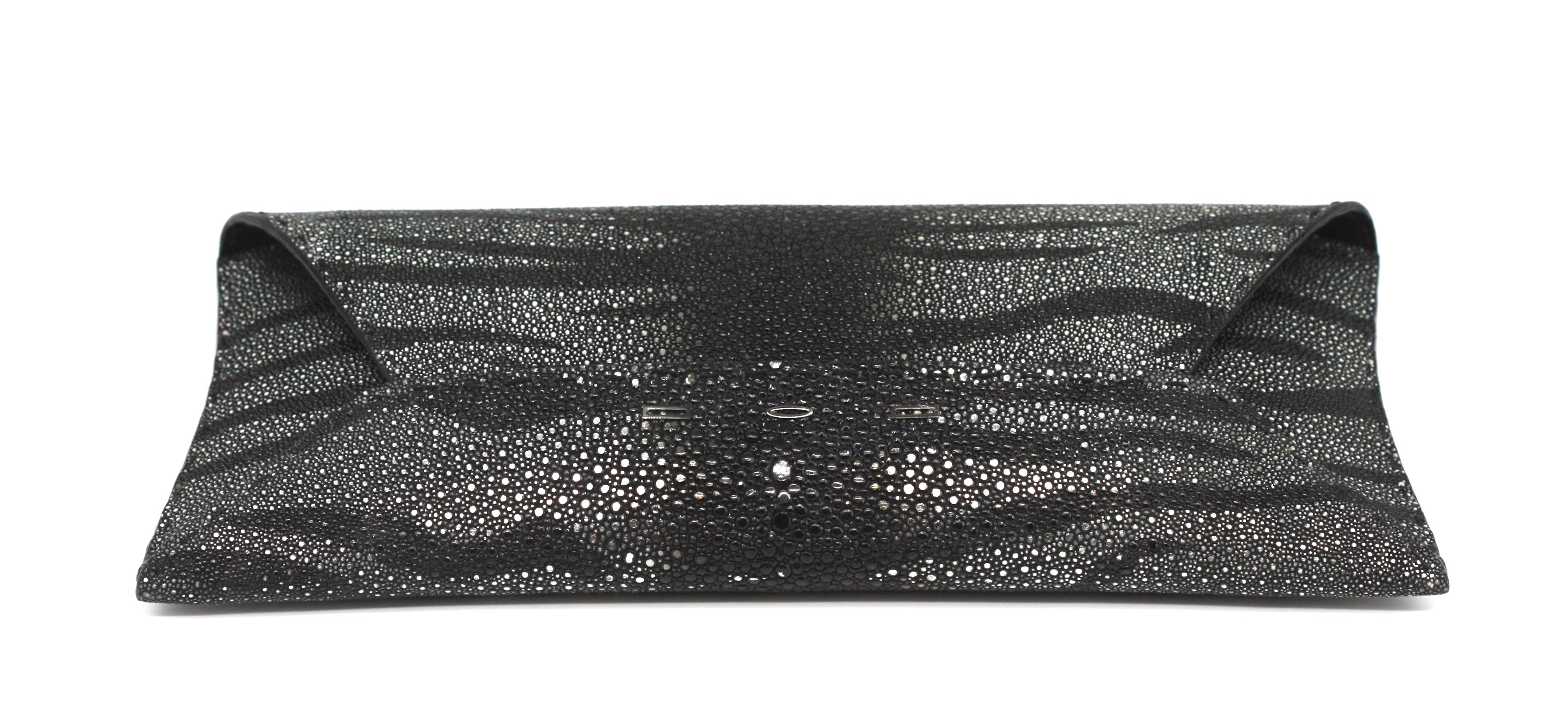 Manila Stingray Platin Tiger gestreifte Clutch mit Streifen im Angebot 2