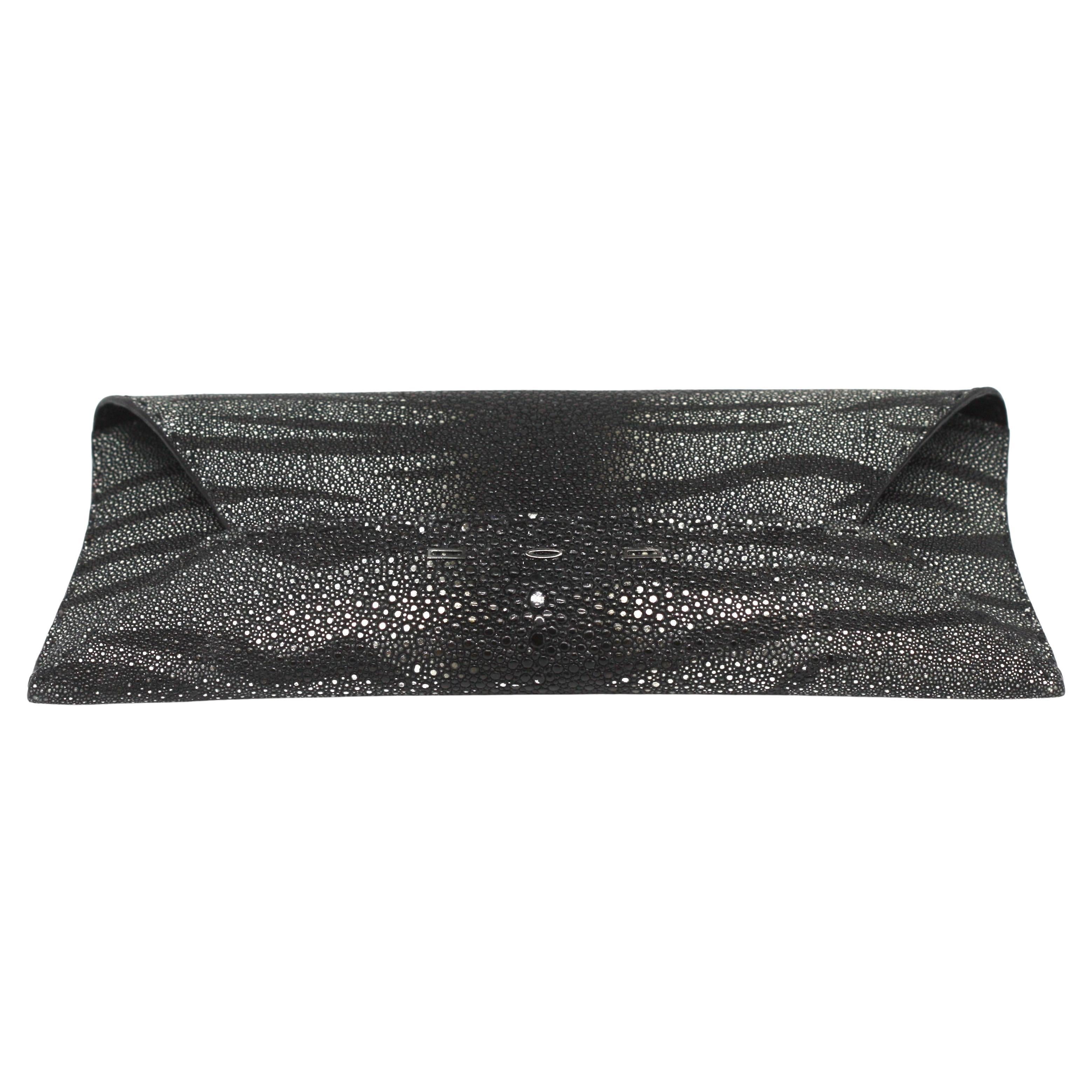 Manila Stingray Platin Tiger gestreifte Clutch mit Streifen im Angebot