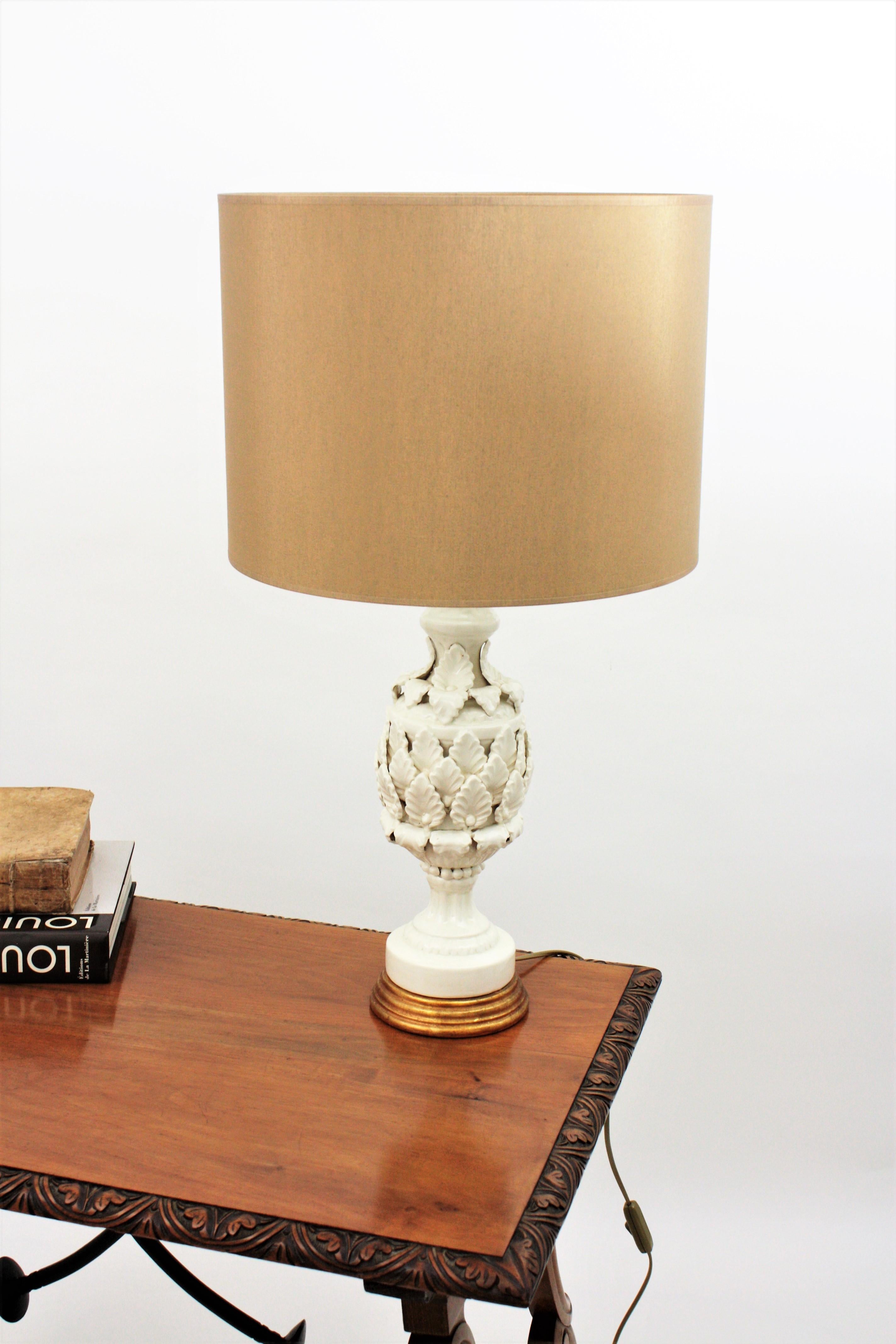 Mid-Century Modern Spanish Manises Majolica White Glazed Ceramic Table Lamp on Giltwood Pedestal