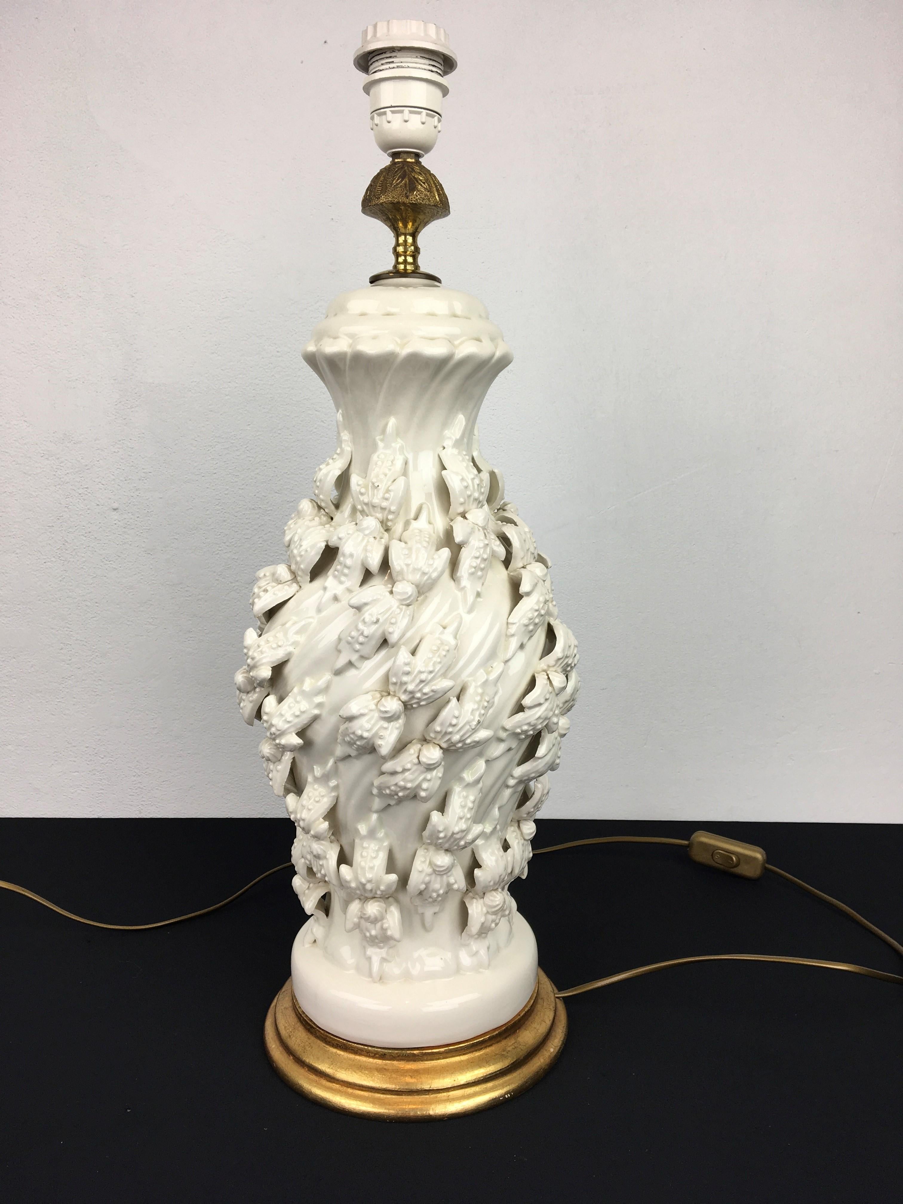 Manises White Ceramic Table Lamp, Ceramicas Bondia, Spain, 1960s For Sale 3