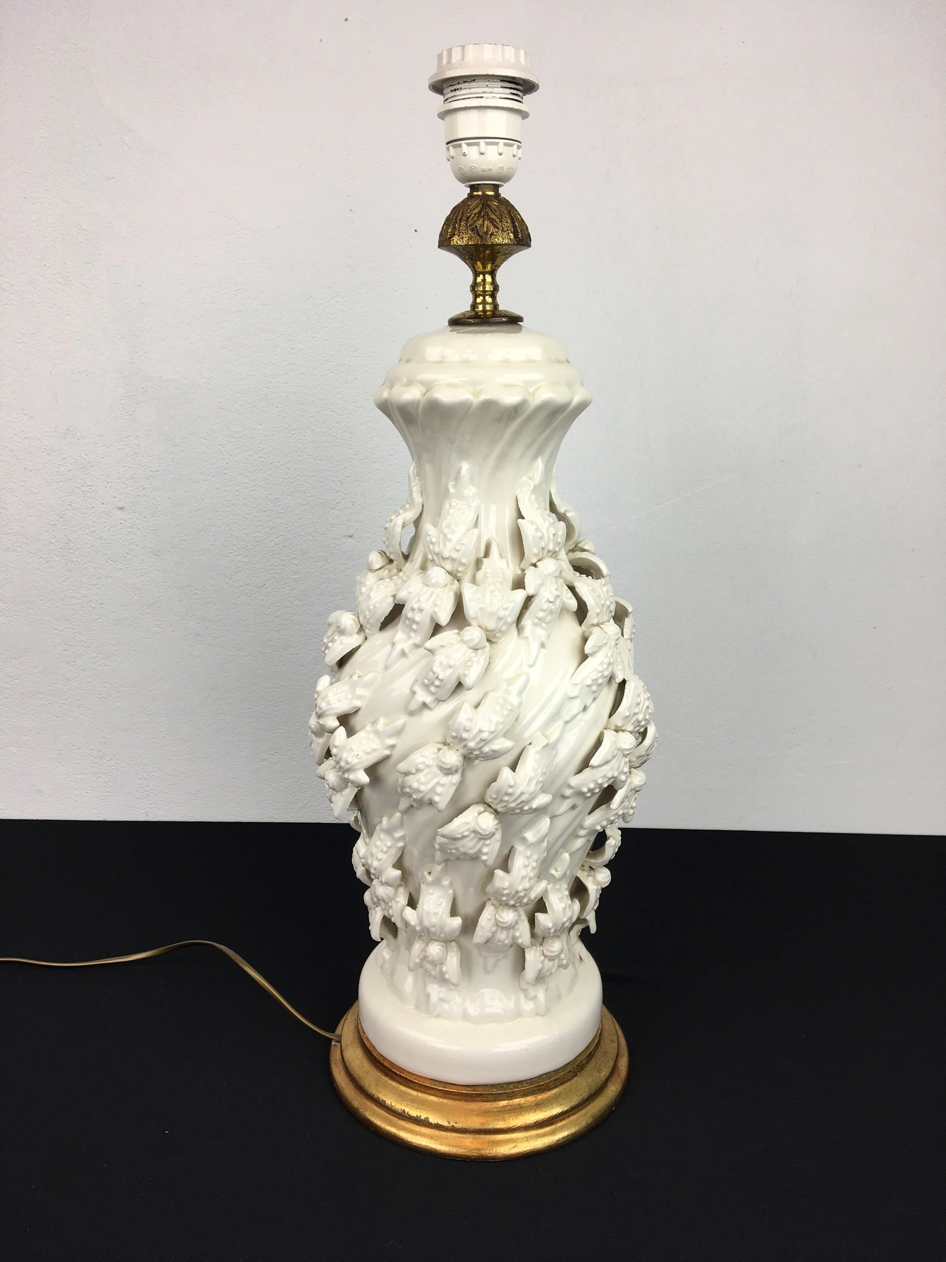 Lampe de bureau Manises en céramique blanche, Ceramicas Bondia, Espagne, années 1960 Bon état - En vente à Antwerp, BE