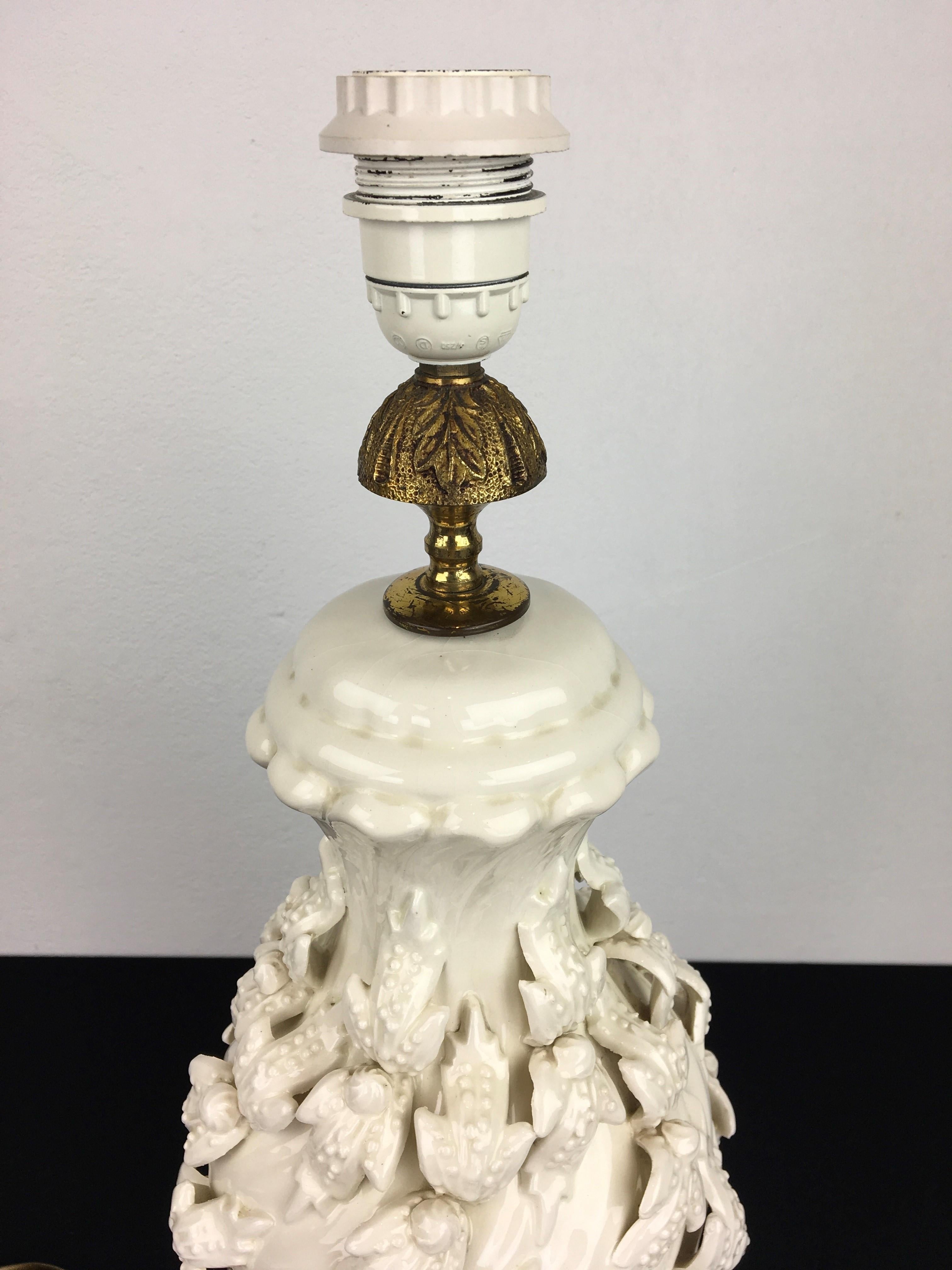 20ième siècle Lampe de bureau Manises en céramique blanche, Ceramicas Bondia, Espagne, années 1960 en vente